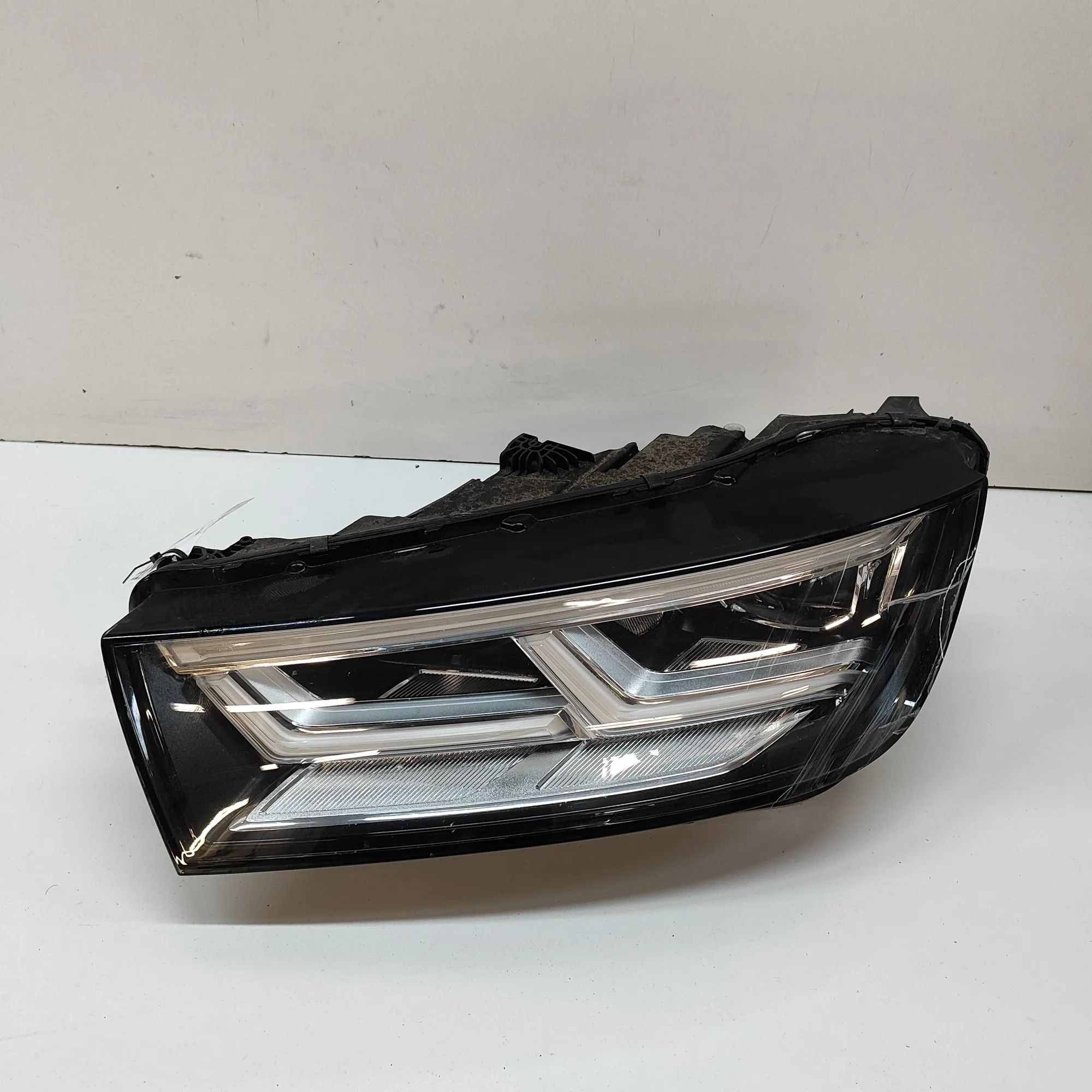 Audi Q5 (FY) Front Left Headlight LE14C6350, 80A941033D Front Left Headlight AUDI...