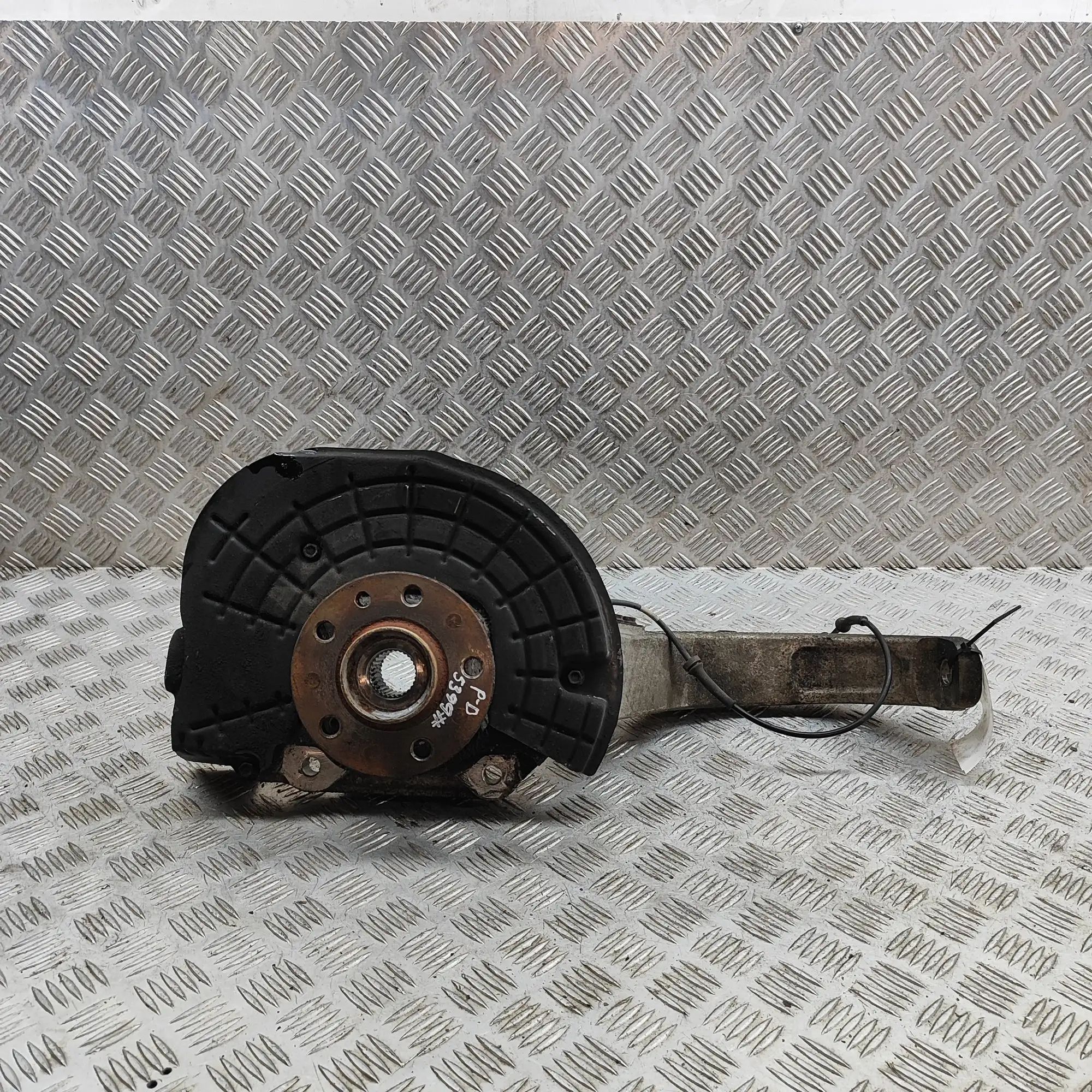 Maserati Levante Front Right Wheel Hub 6700320520 Front Right Wheel Hub MASERATI LEVAN...