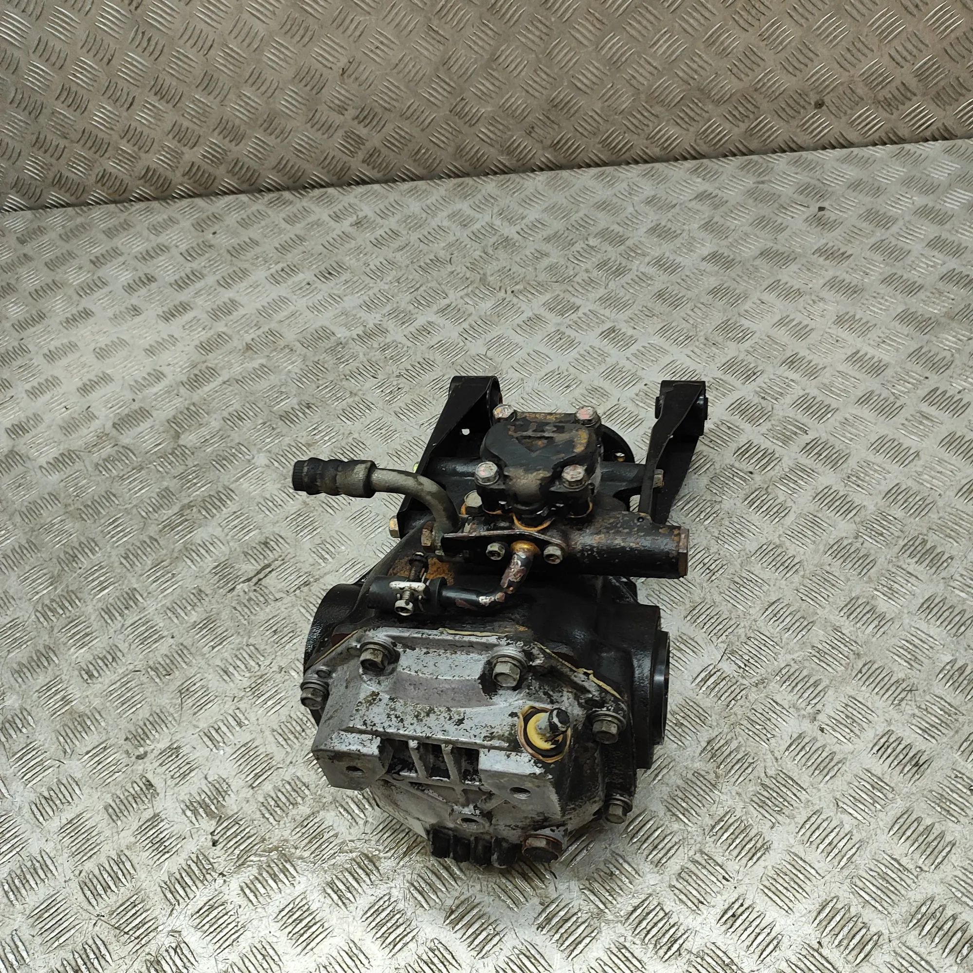 Mitsubishi 3000 GT задний редуктор MB569919, B4G Rear Differential MITSUBISHI 3000...