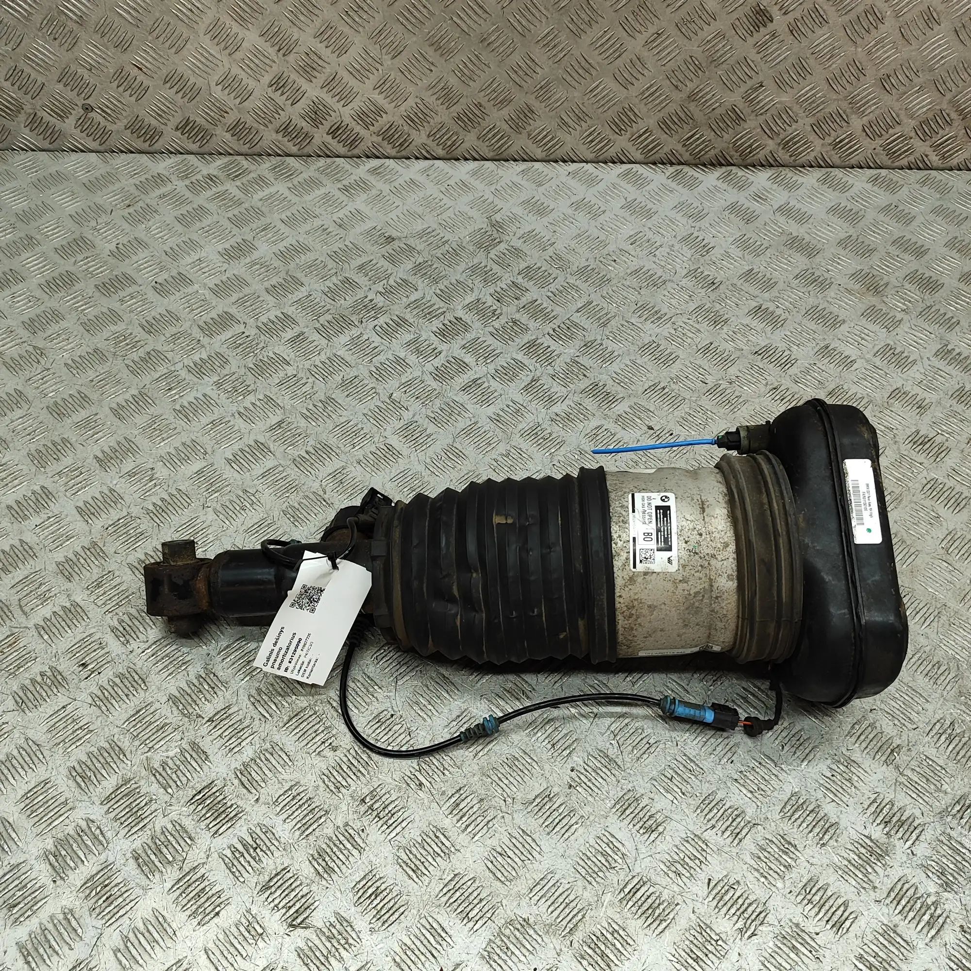 BMW X7 (G07) Rear Right Air Shock Absorber 78315615 Rear Right Air Shock Absorber BMW X7 (...
