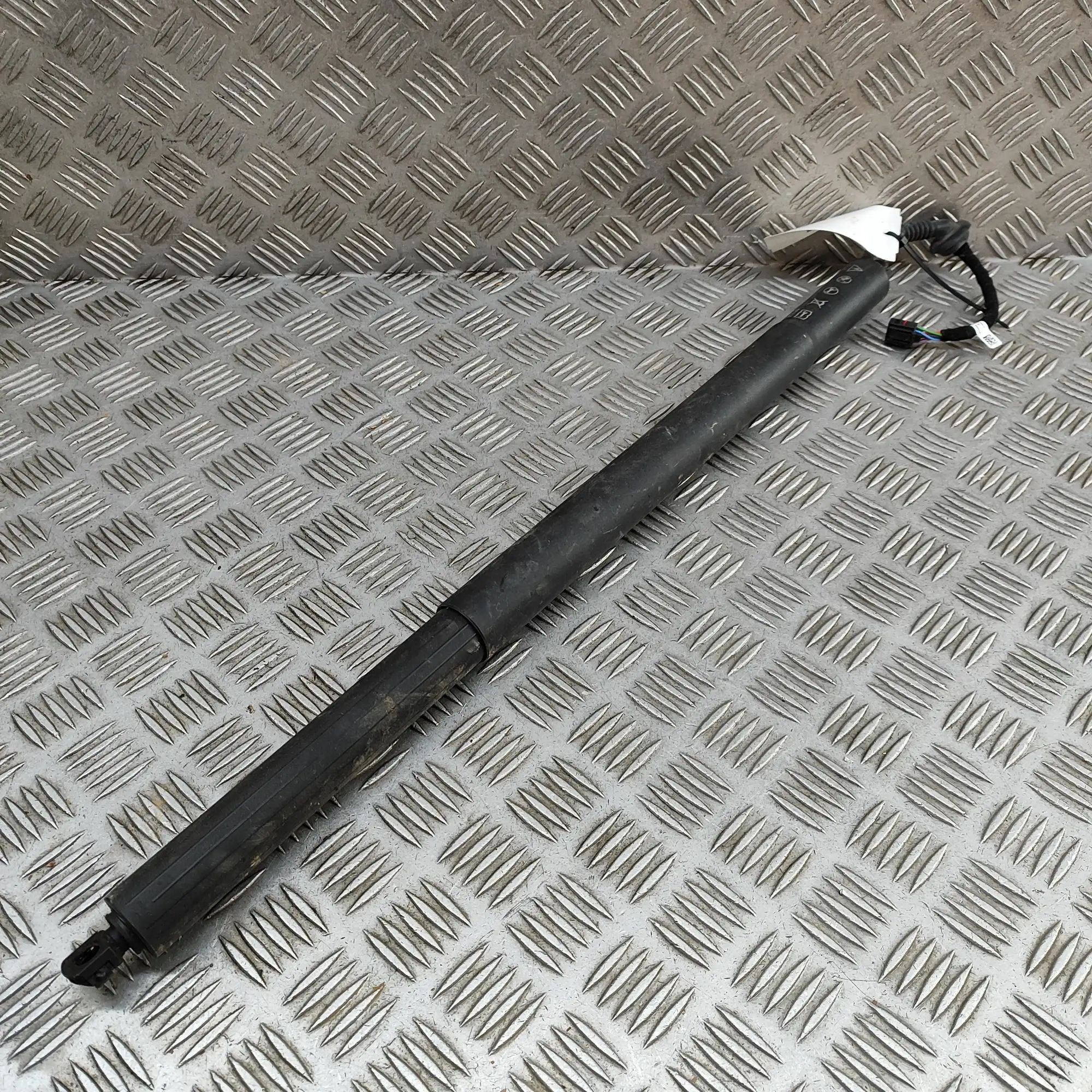Audi Q8 Right Side Tailgate Gas Strut 4M8827851K Right Side Tailgate Gas Strut AUDI Q...