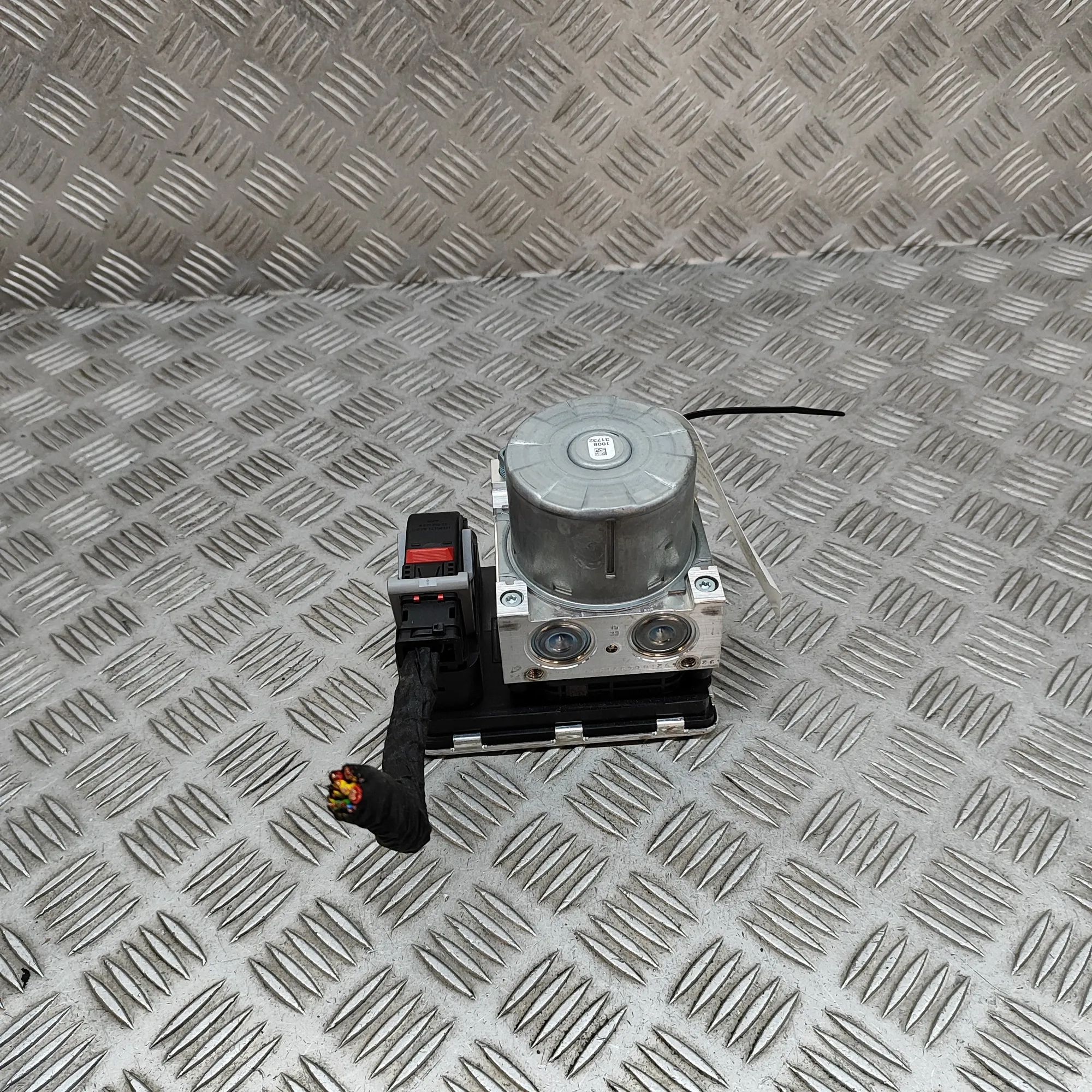 BMW 2 (F44) ABS hydraulic pump