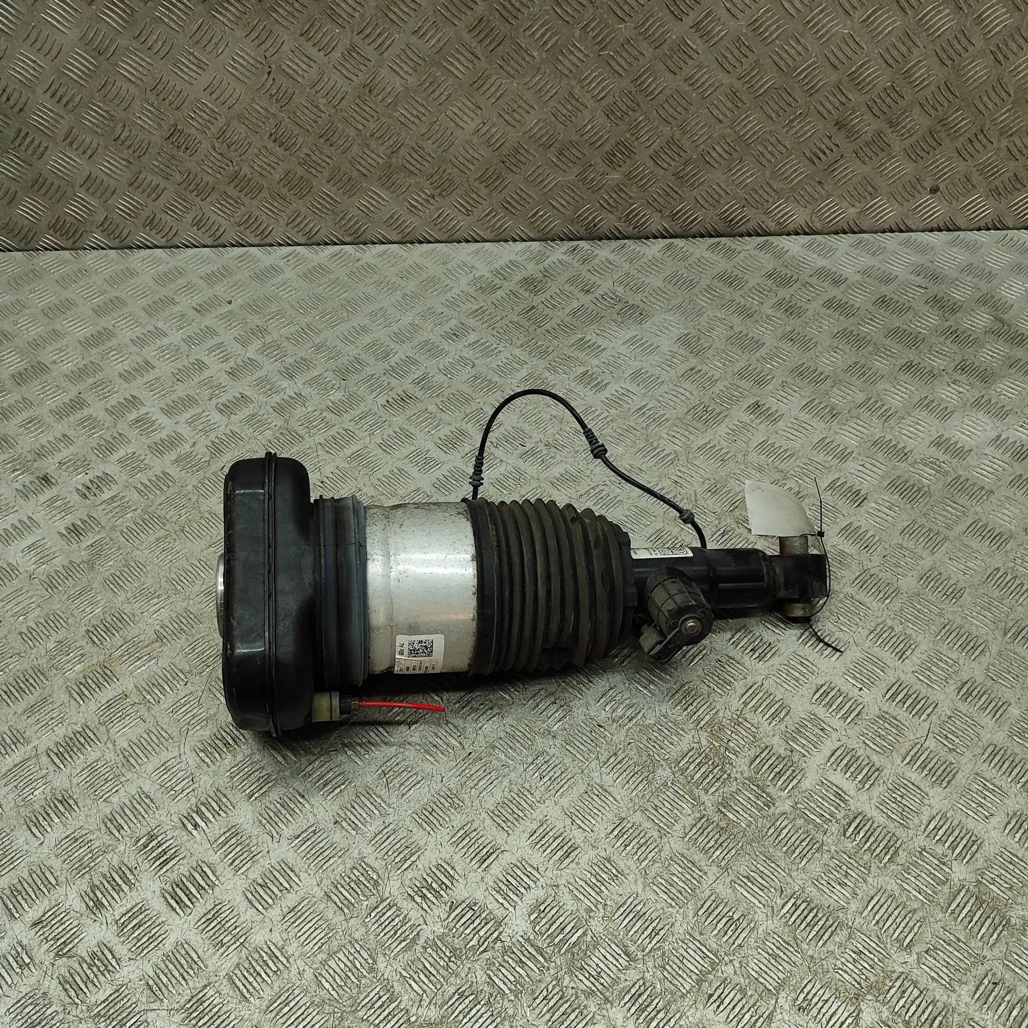 BMW X5 (G05) Rear Left Air Shock Absorber 7831561 Rear Left Air Shock Absorber BMW X5 (G0...