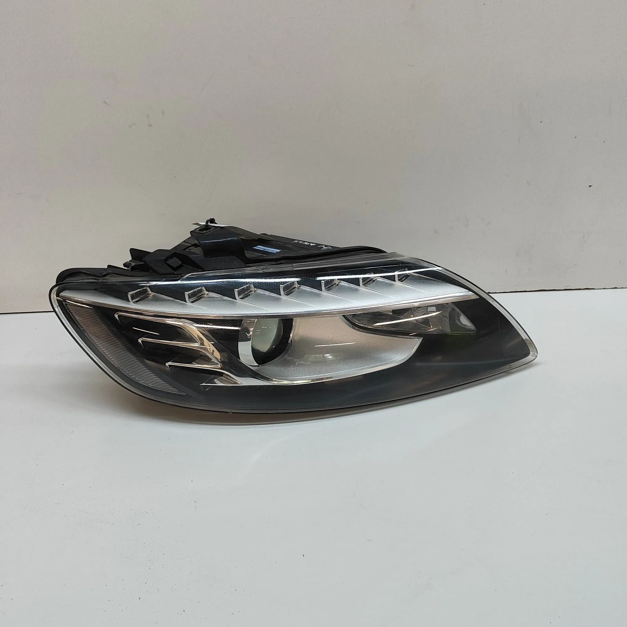 Audi Q7 (4L) Front Right Headlight Front Right Headlight AUDI Q7 (4L) (2006-2015)
...