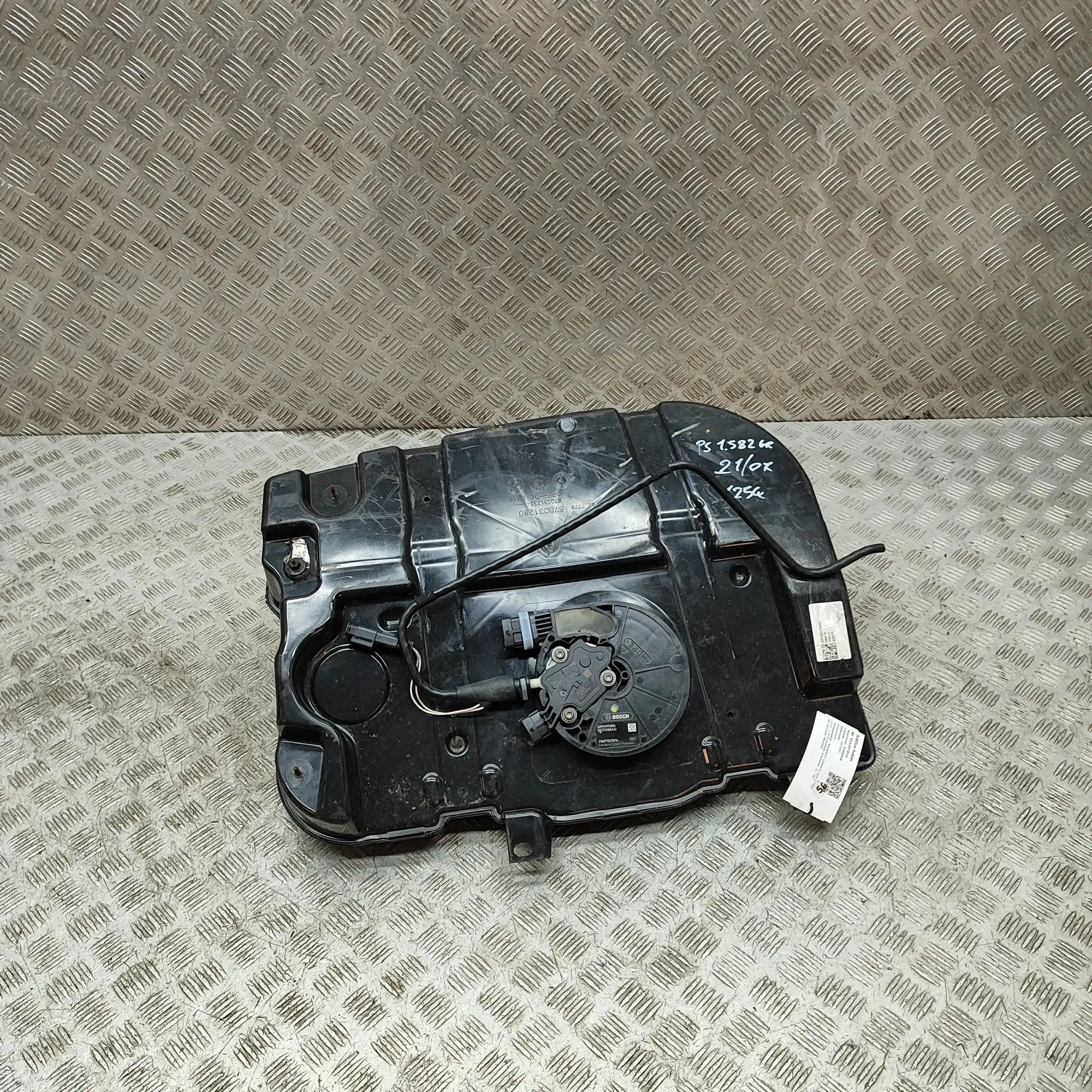 Maserati Levante Adblue tank 670031733, 68231288AG, 0444040006, 670031735, 6...