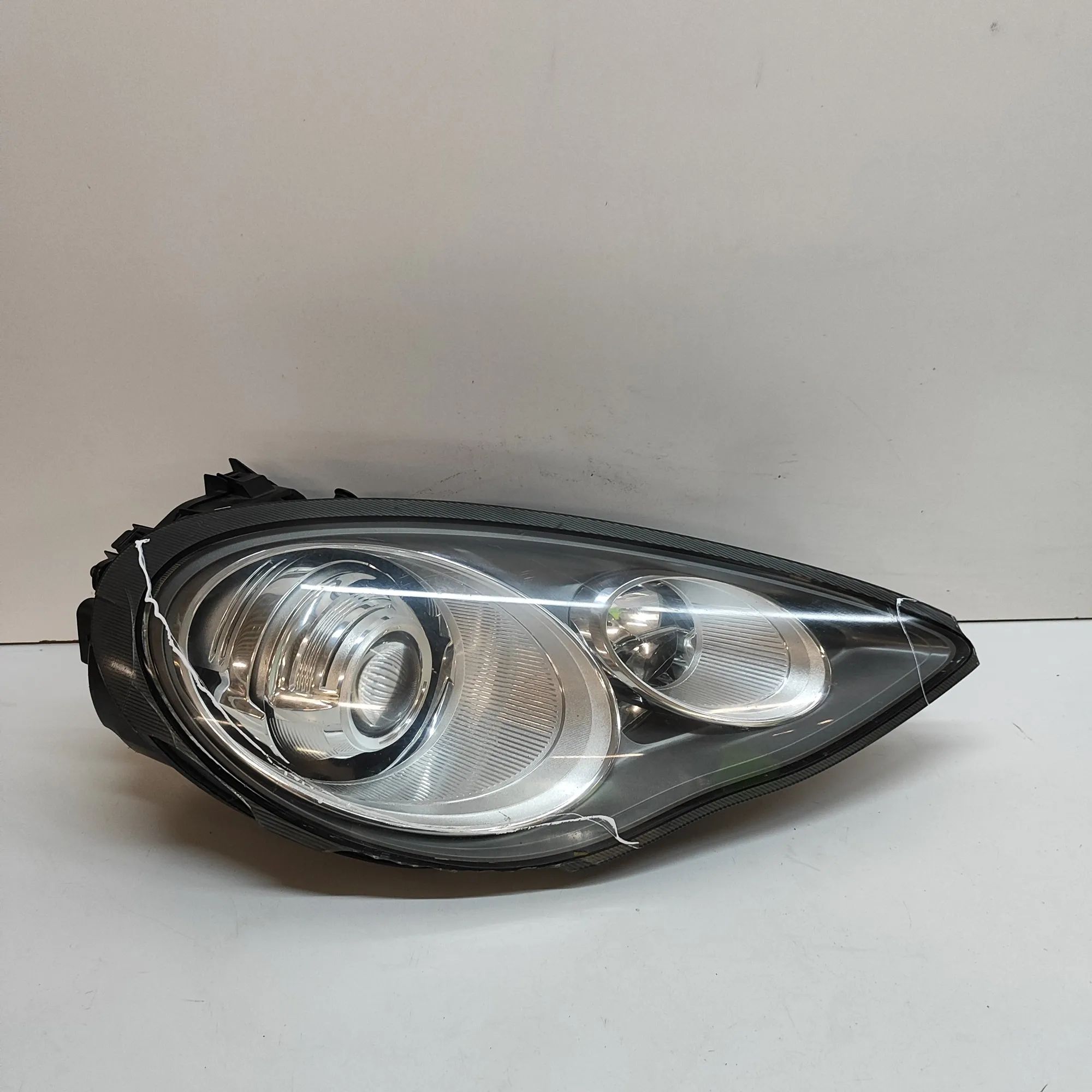Porsche Panamera Front Right Headlight 97063105825 Front Right Headlight PORSCHE PANAM...