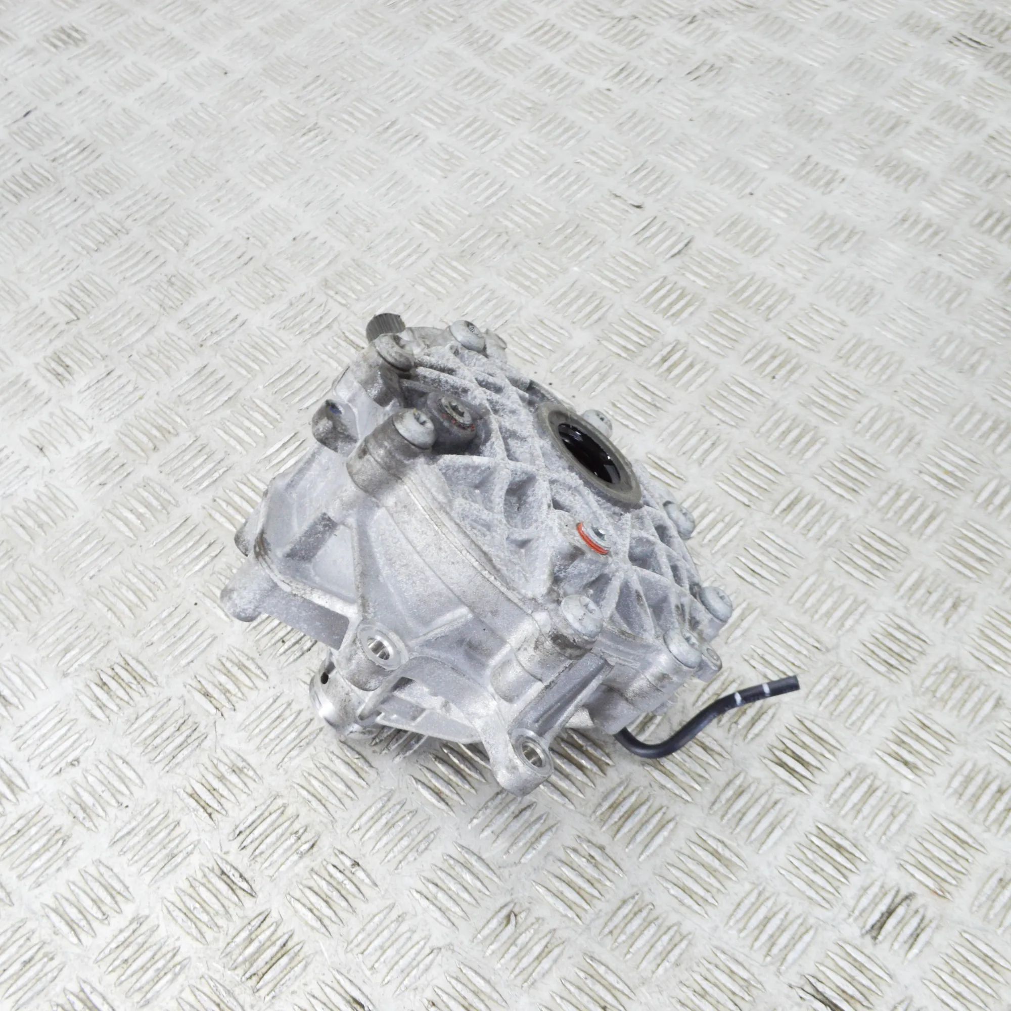 Maserati Levante front differential 670104057, 06701040570 Front Differential MASER...