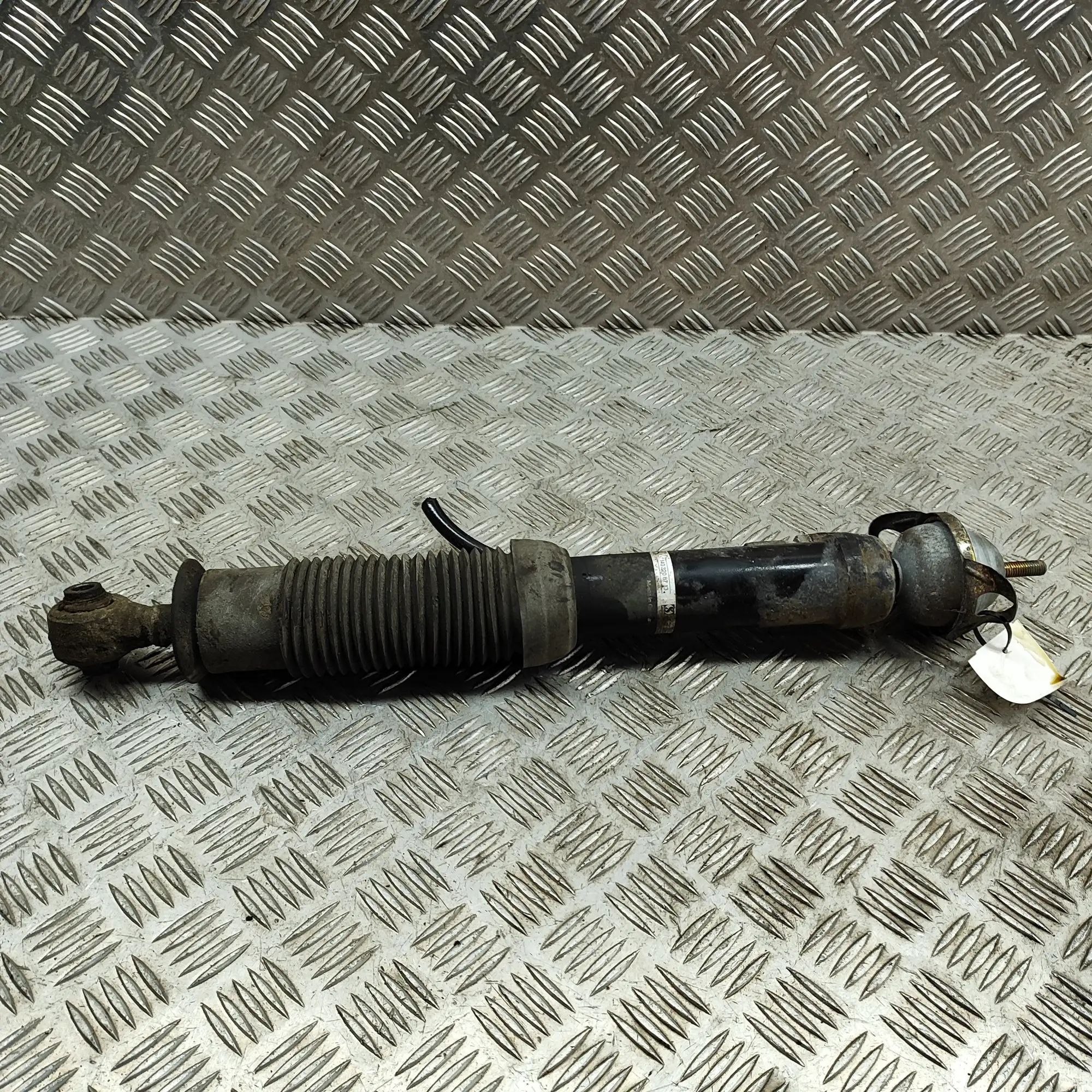 Mercedes-Benz 200 - 500 / E (W124) Rear Left Shock Absorber A1403208713 Rear Left Shock Absorber MERCEDES-B...