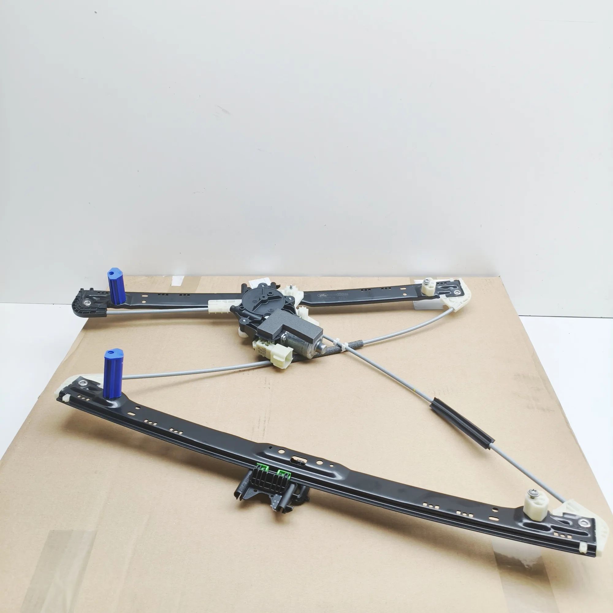 Land Rover Discovery Front Right Door Window Regulator LR153953 Front Right Door Window Regulator LAND...