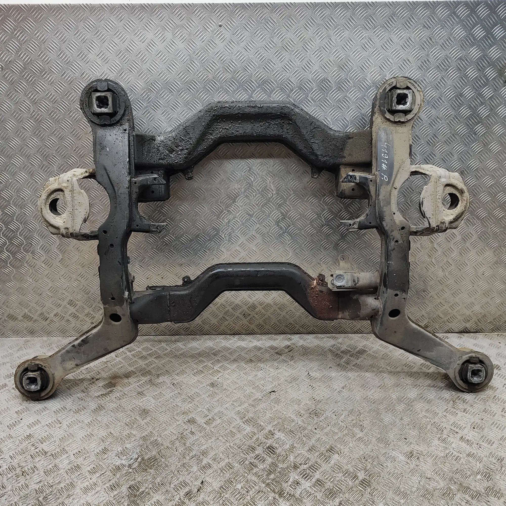 Mercedes-Benz 200 - 500 / E (W124) Front subframe A1403301042 Front Subframe MERCEDES-BENZ S-CLAS...