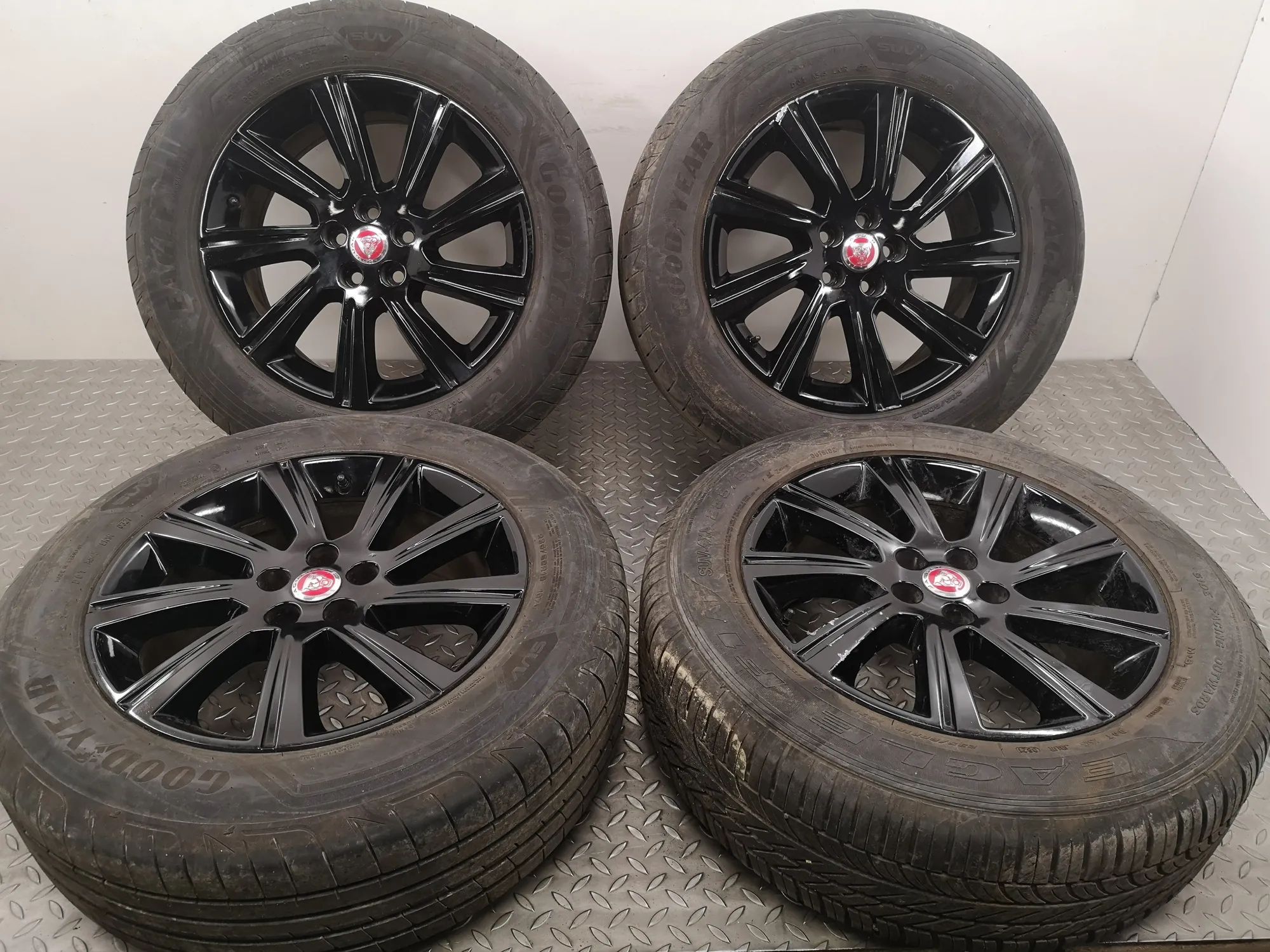 Jaguar E-Pace Alloy Wheel Set ET45, 8276-1J9C3-BA, 8Jx18 Alloy Wheel Set JAGU...
