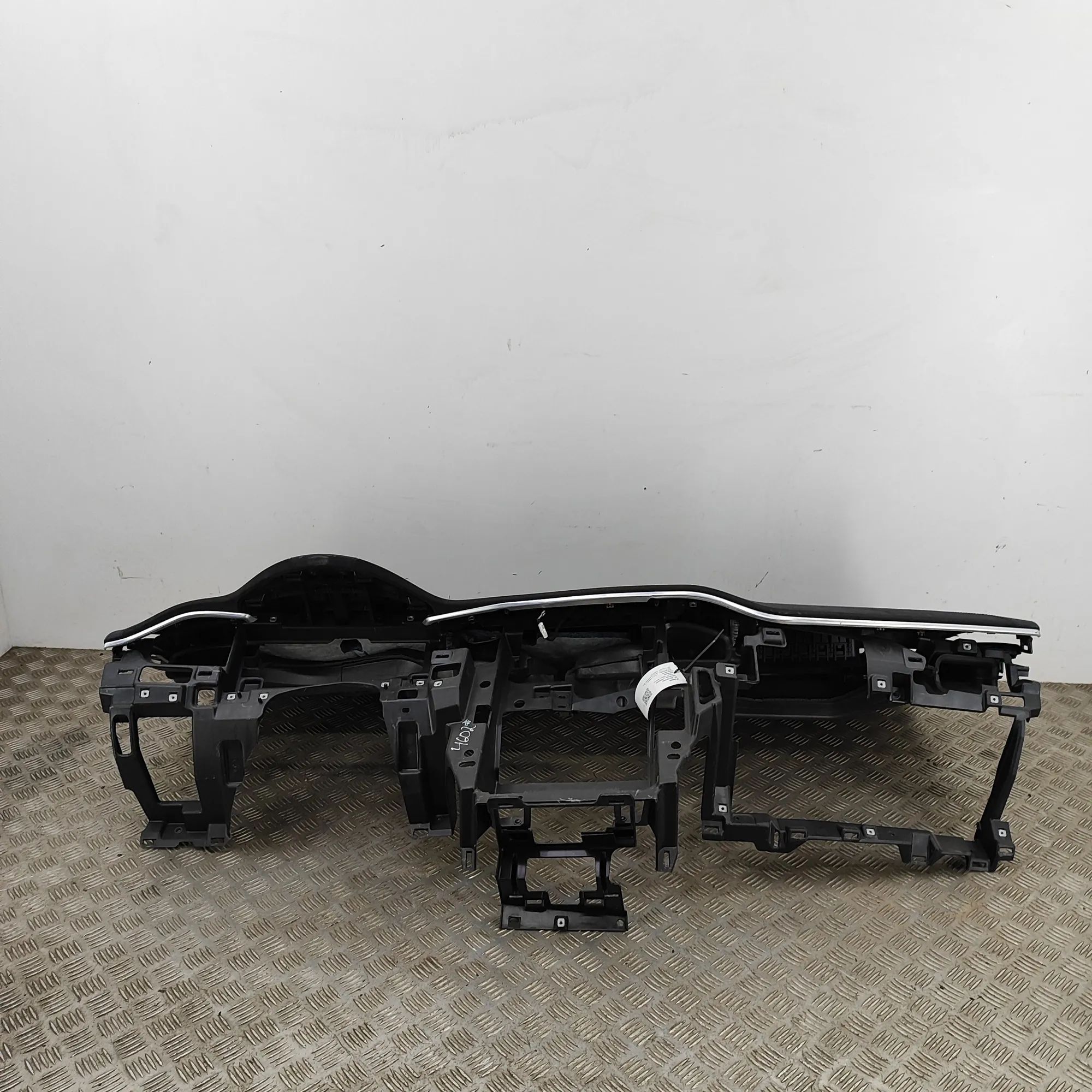 Tesla Model X Dashboard 1035569-00-H, 1004833-01-A, 1003326-00-K Dashbo...