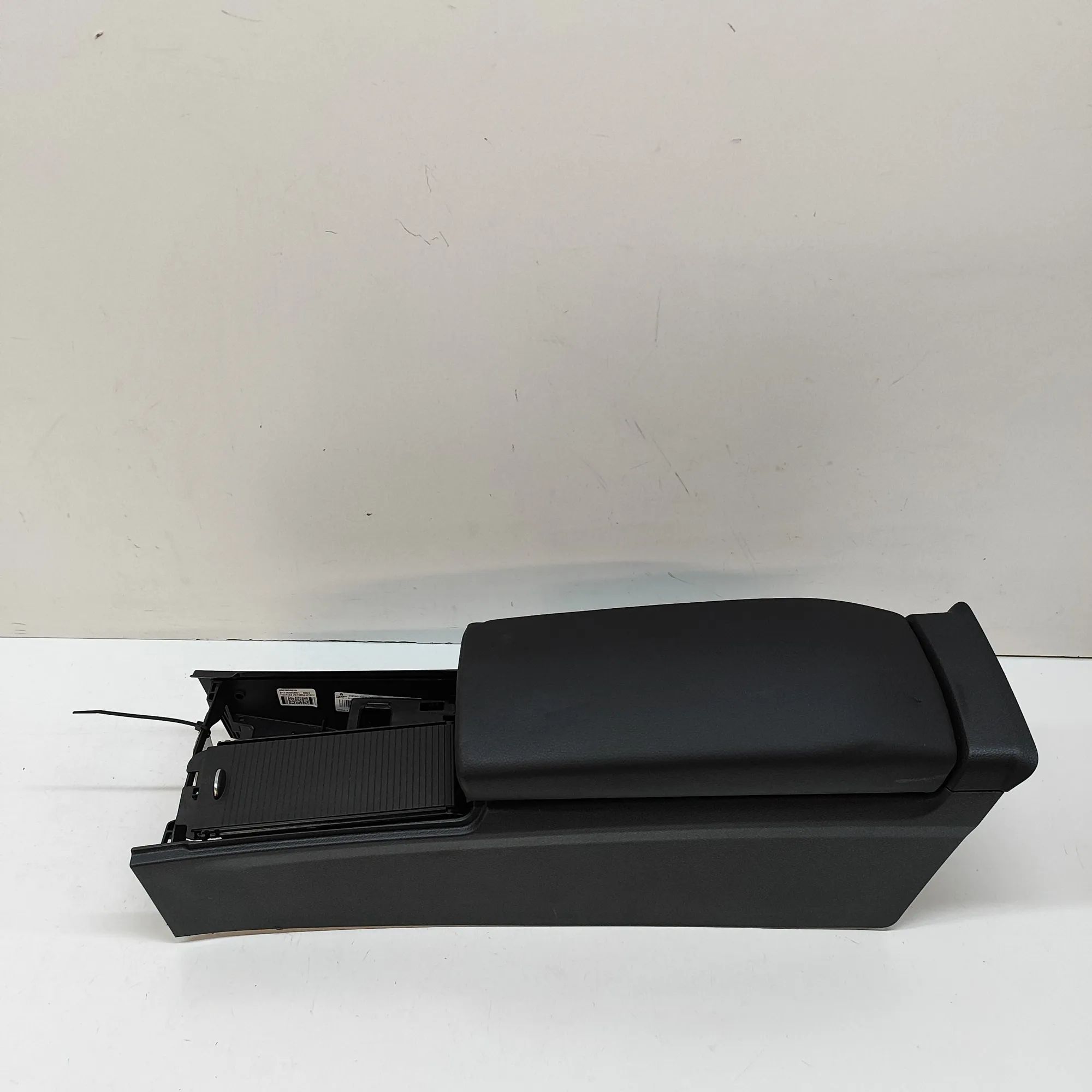 Mercedes-Benz C (W205) center console A1726800352, A1726803001 Center Console MERCEDE...