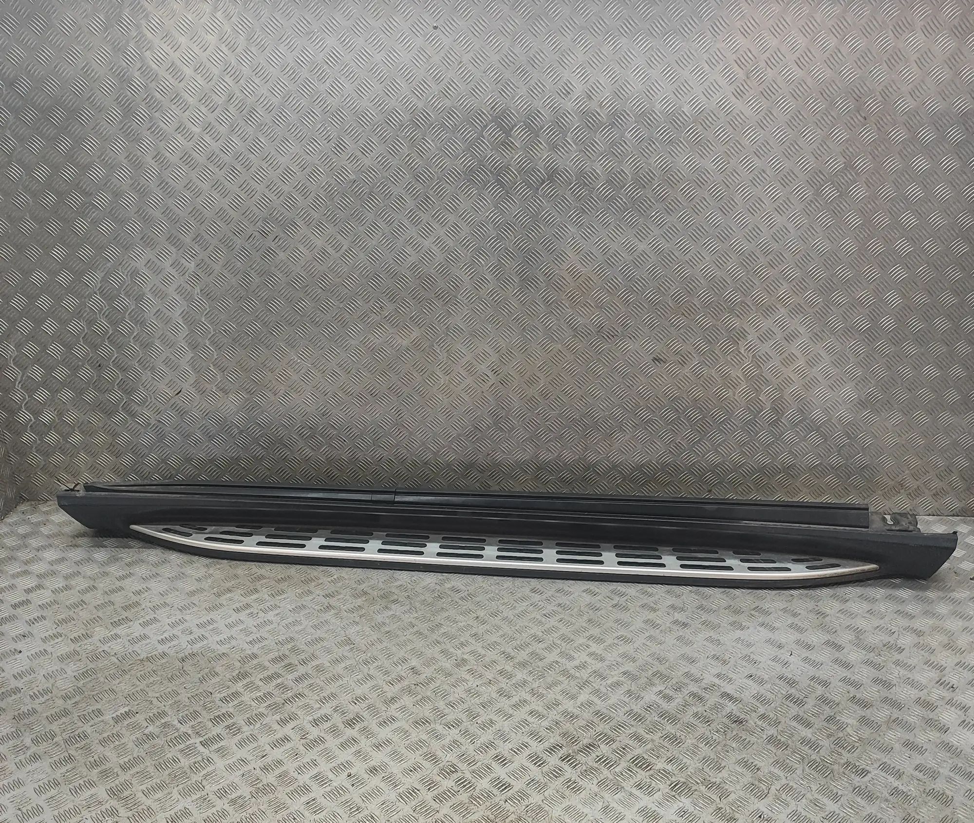 Mercedes-Benz GLE (W167) Right Side Plastic Sideskirt Cover A1676982001 Right Side Plastic Sideskirt Cover ...