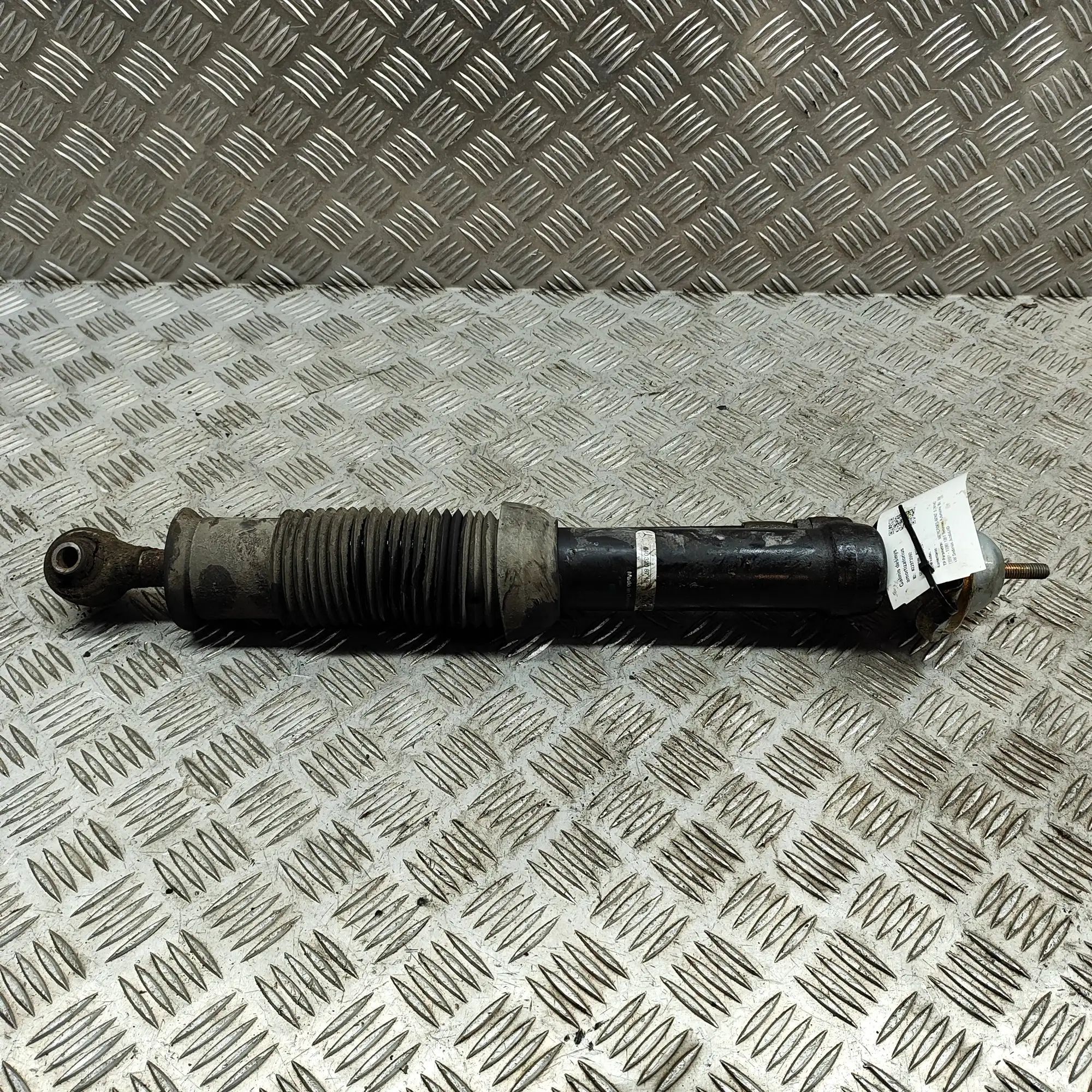 Mercedes-Benz 200 - 500 / E (W124) Rear Right Shock Absorber A1403208713 Rear Right Shock Absorber MERCEDES-...