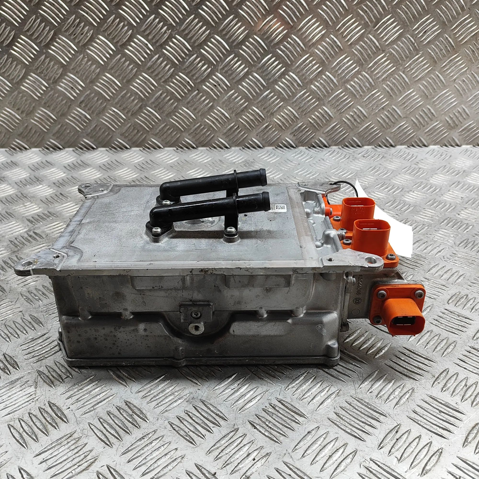 Volkswagen Arteon Voolukonverter 12v-230v 5QE915682AR Inverter VW ARTEON (SHOOTING BRAKE ...