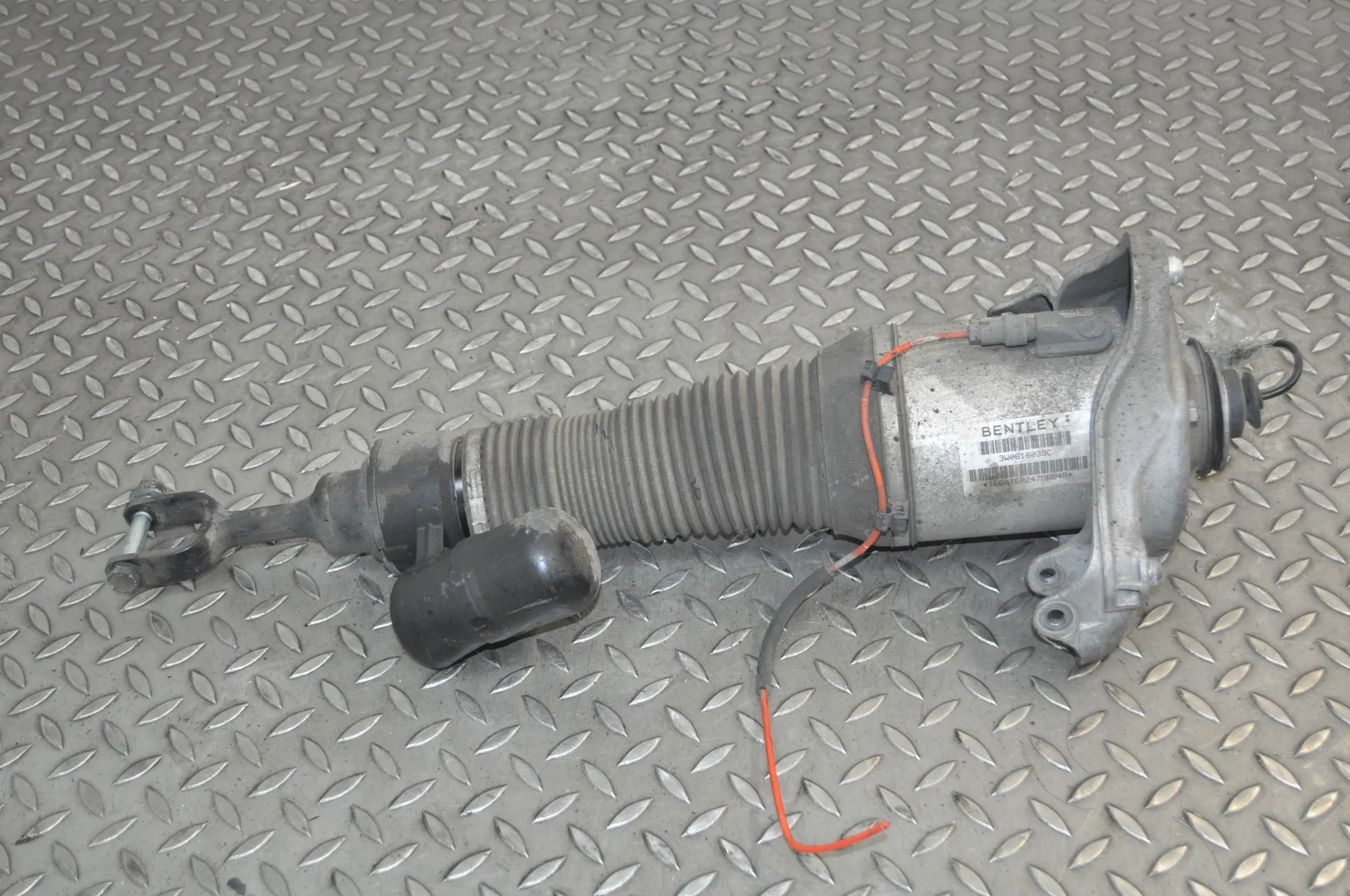 Bentley Continental GT, GTC, Flying Spur Front Left Air Shock Absorber 3W0616039C Front Left Air Shock Absorber BENTLE...