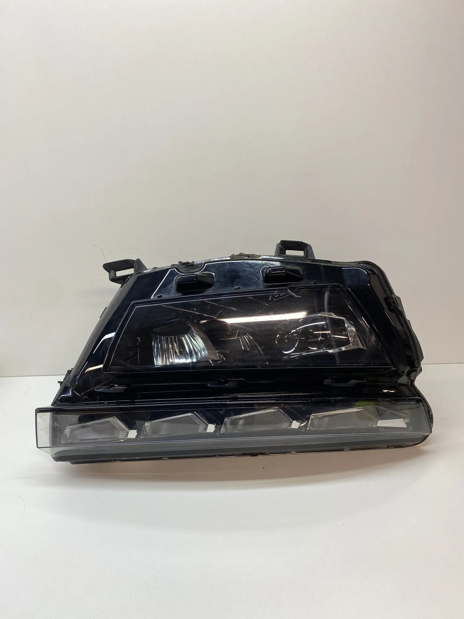 Skoda Kamiq Front Right Headlight 00213780-06, 658941020B Front Right Headlight S...