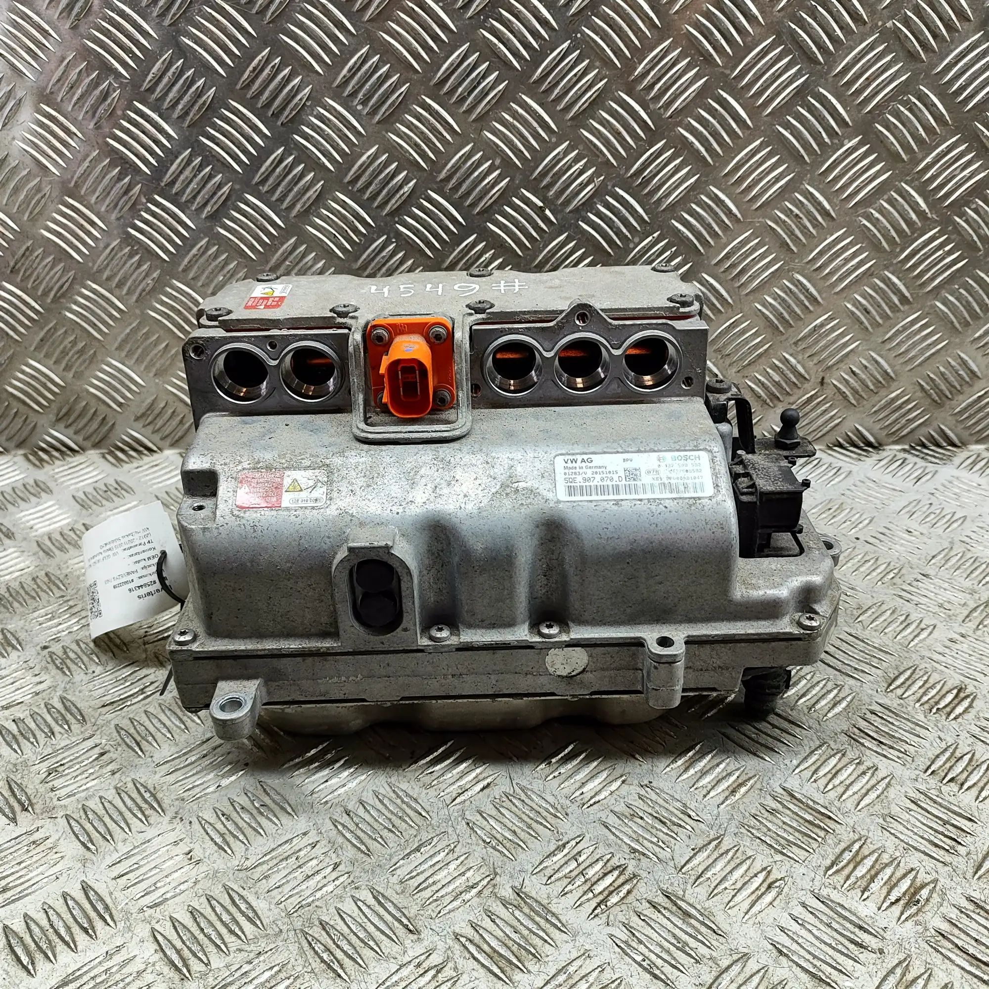 Volkswagen Golf 7 Voolukonverter 12v-230v 0437508582, 5QE907070D Inverter VW GOLF (VII 5G...