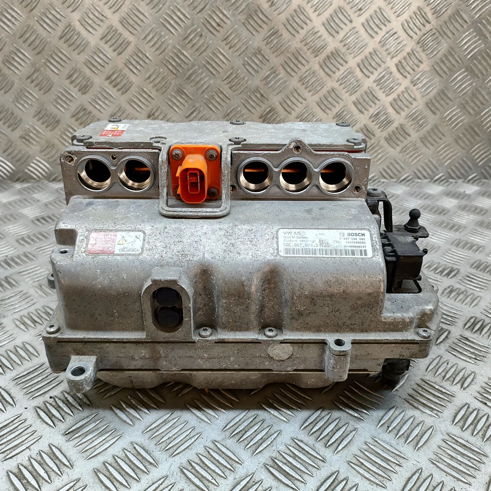 Volkswagen Golf 7 Voolukonverter 12v-230v 0437508582, 5QE907070D Inverter VW GOLF (VII 5G...