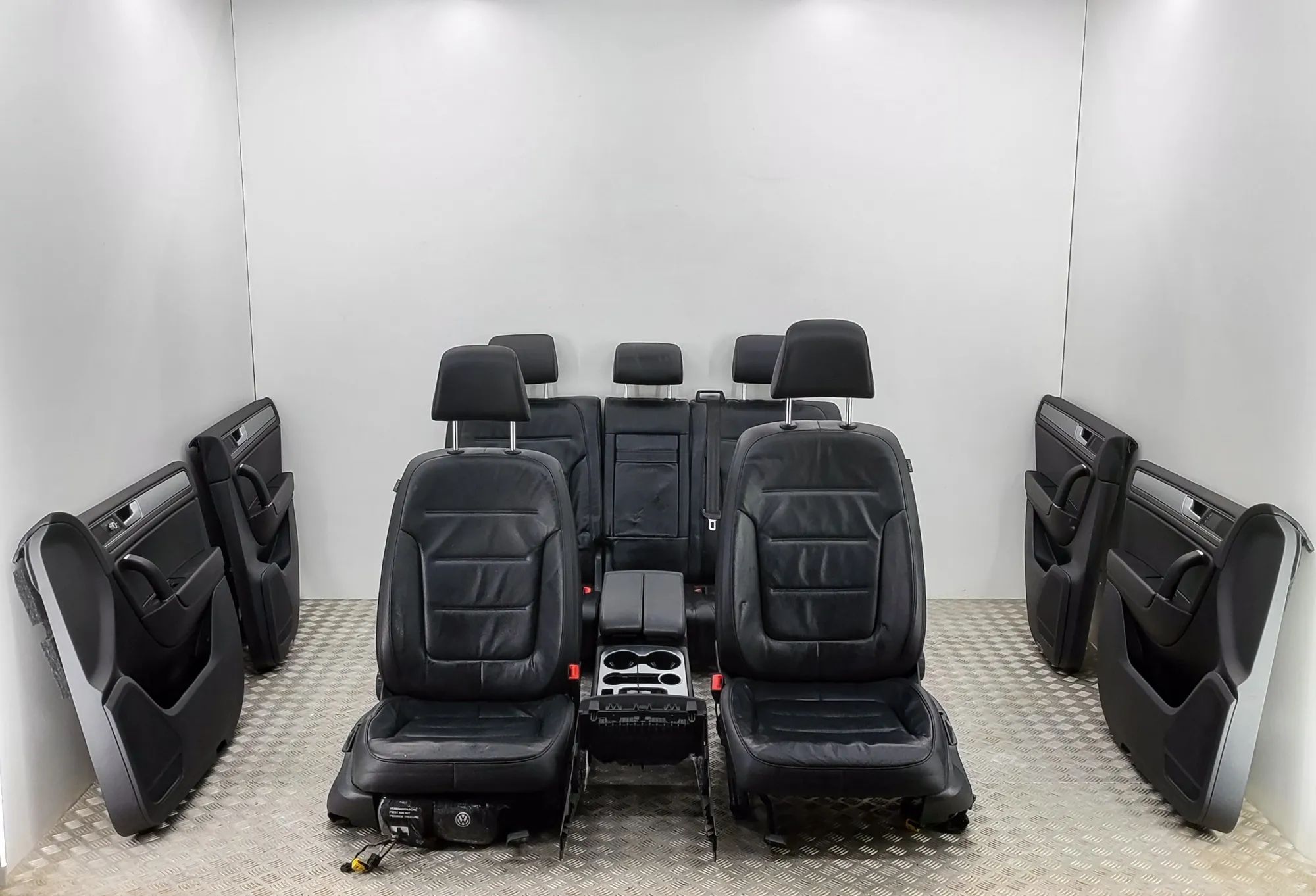 Volkswagen Touareg Interior Seats W/ Door Cards Kit 7P6858602, 7P6864299, 7P6867212, 7P2867011, 7P2...