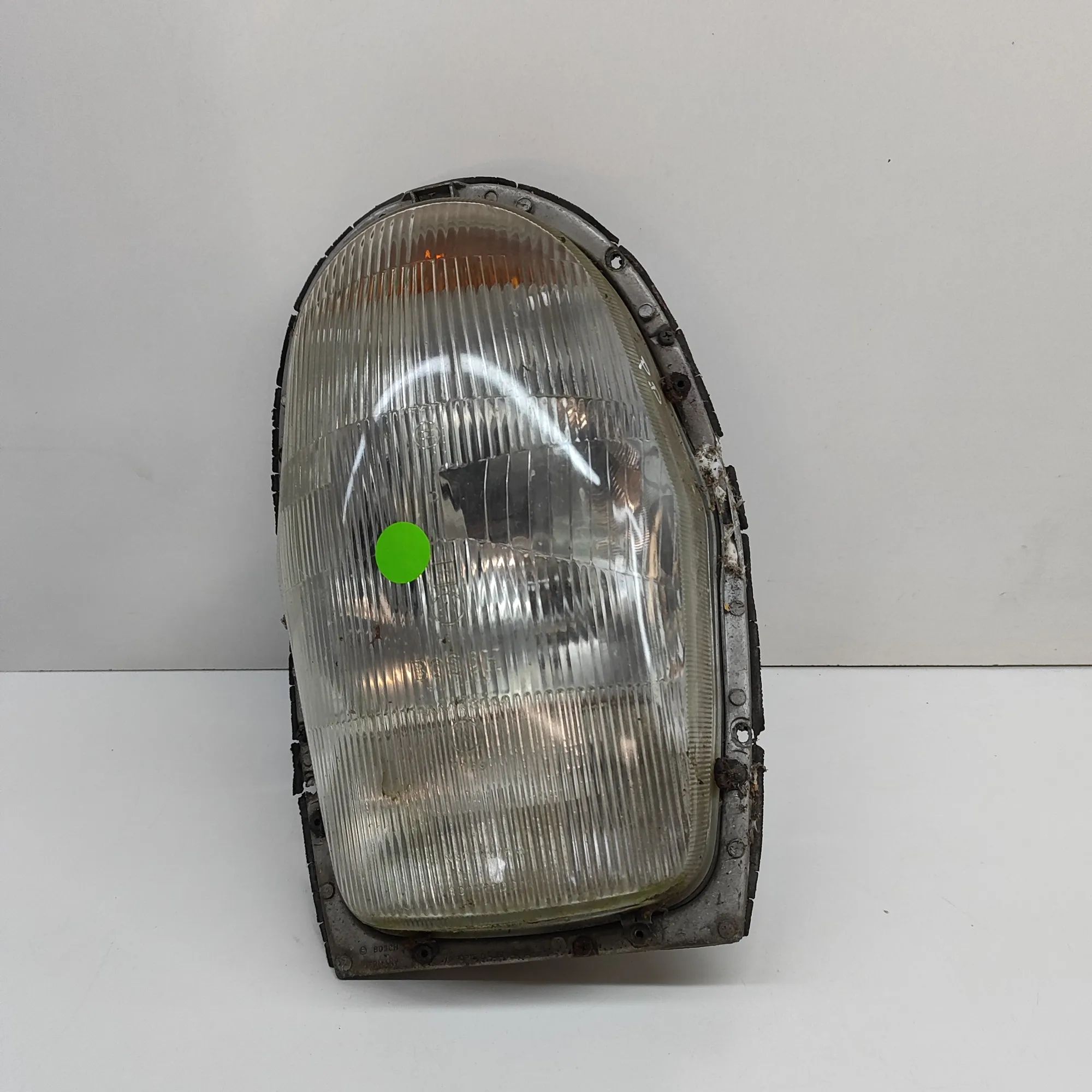 Mercedes-Benz 200 - 280 (W114, W115) Front Right Headlight 1088200061, 0305320048, A1088200061 Front Right...