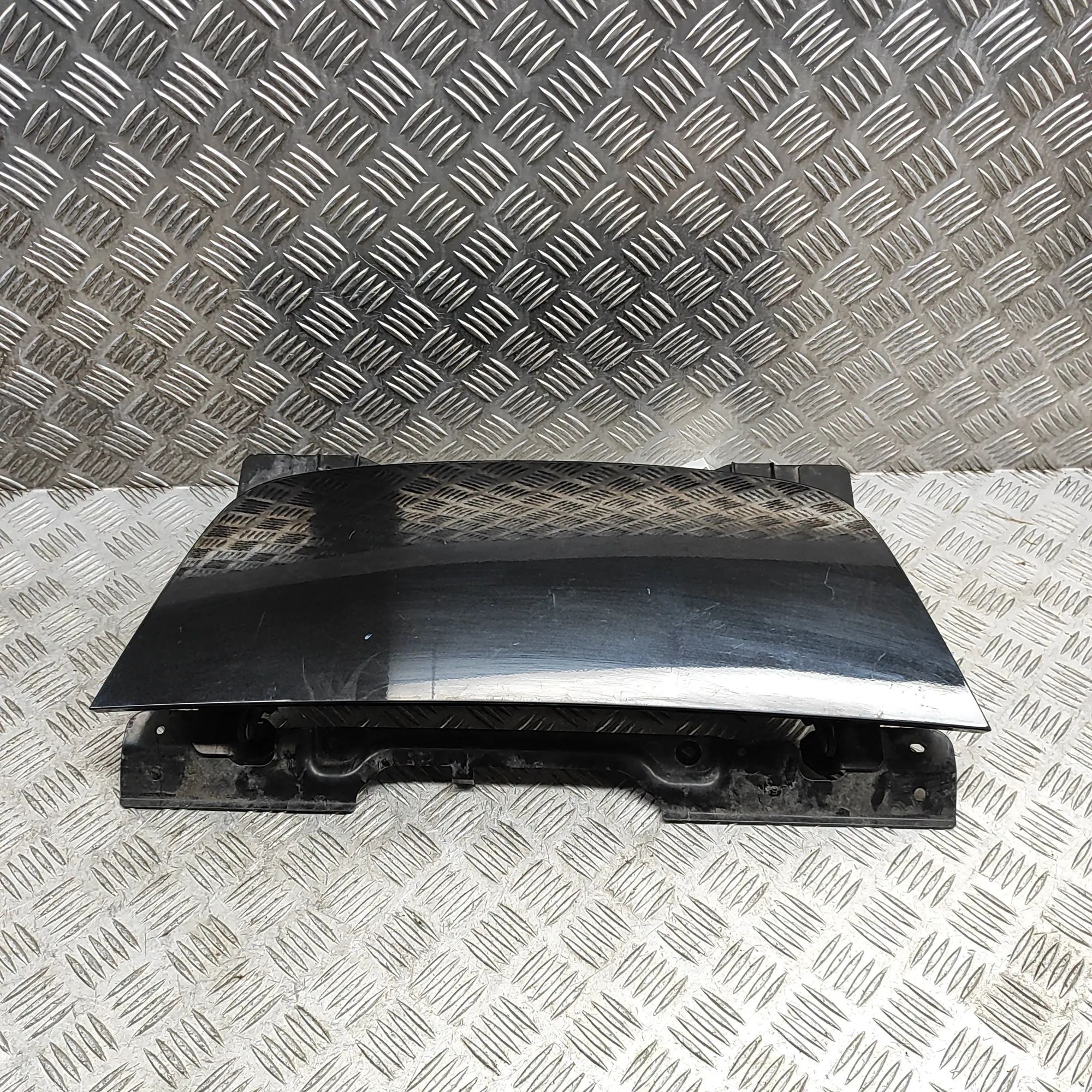 Nissan Leaf Fuel Tank Flap Cap 65701-5SH3B Fuel Tank Flap Cap NISSAN LEAF (ZE1...
