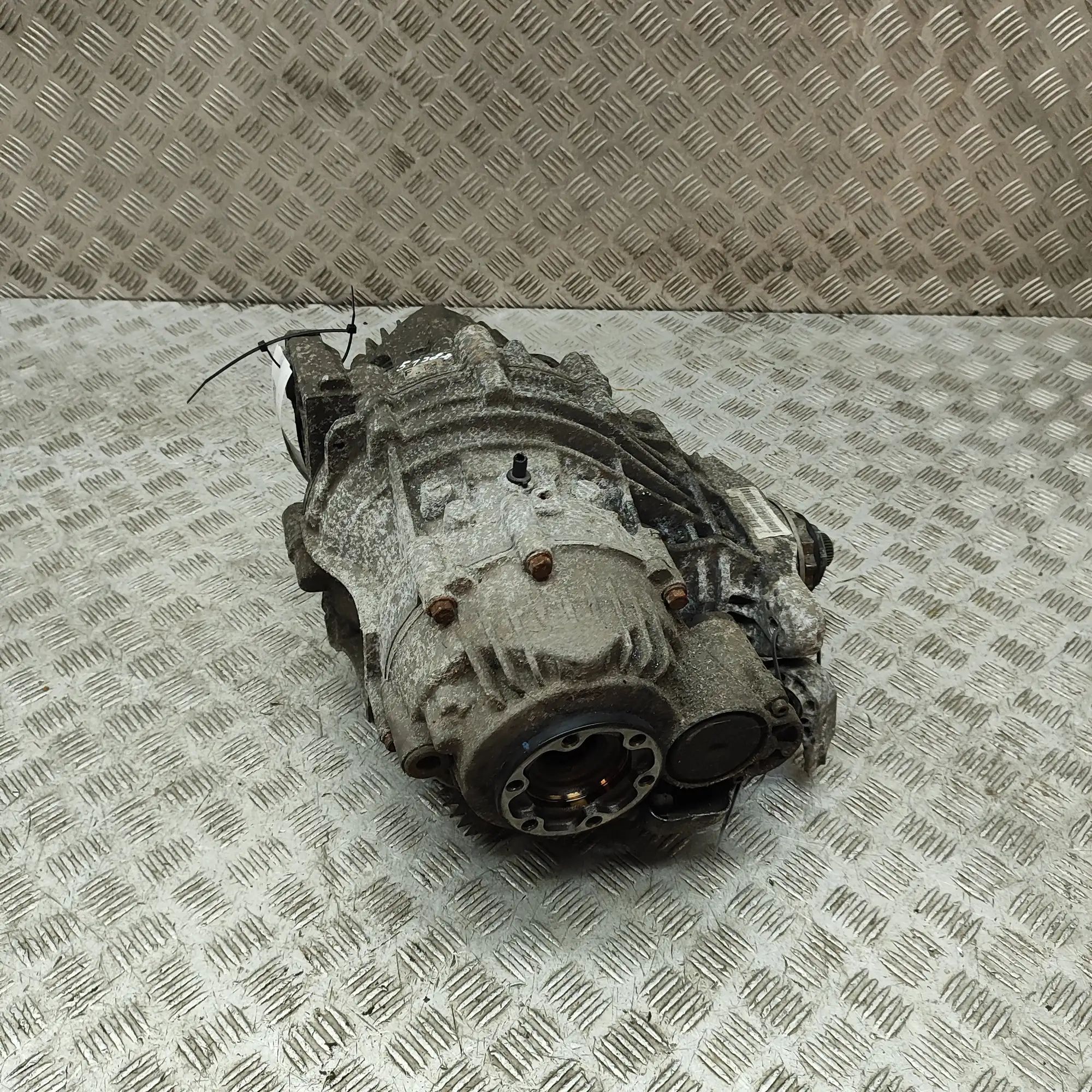 BMW X6 (E71 / E72) rear differential 7597990 Rear Differential BMW X6 (E71, E72) (20...
