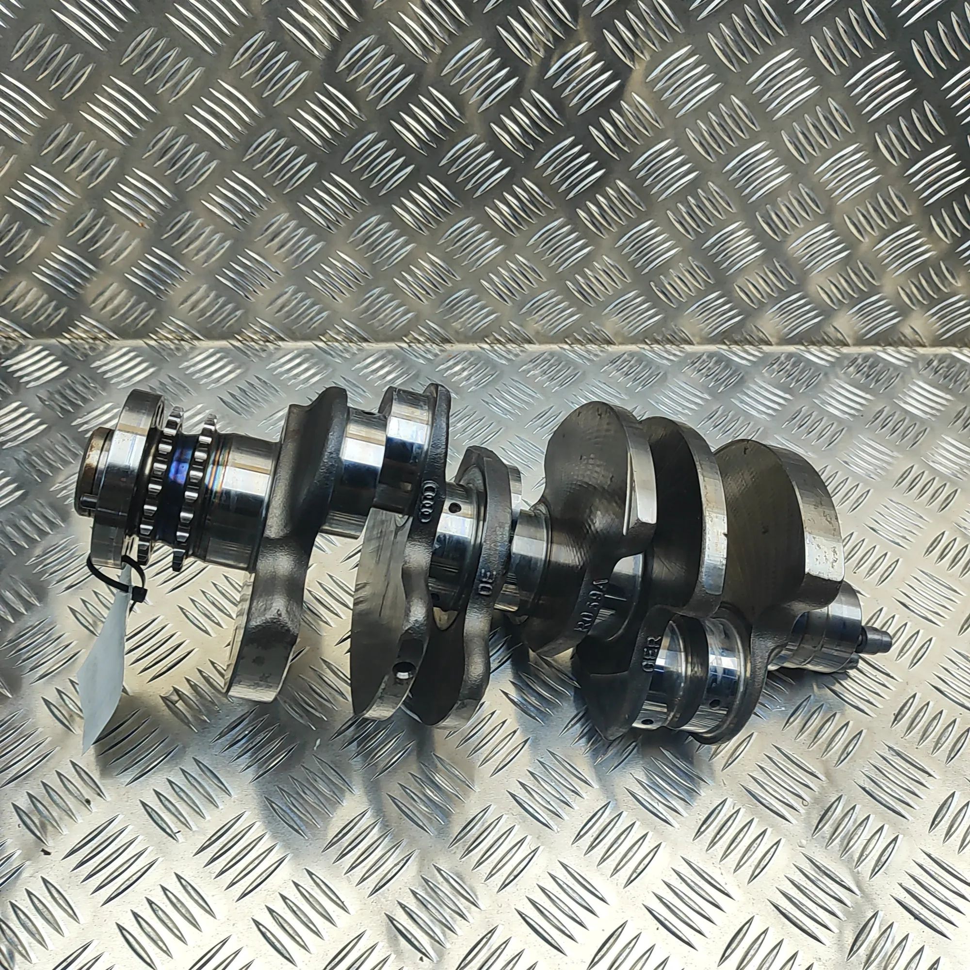 Volkswagen Touareg väntvõll 059105101AH Crankshaft VW TOUAREG (7LA, 7L6, 7L...