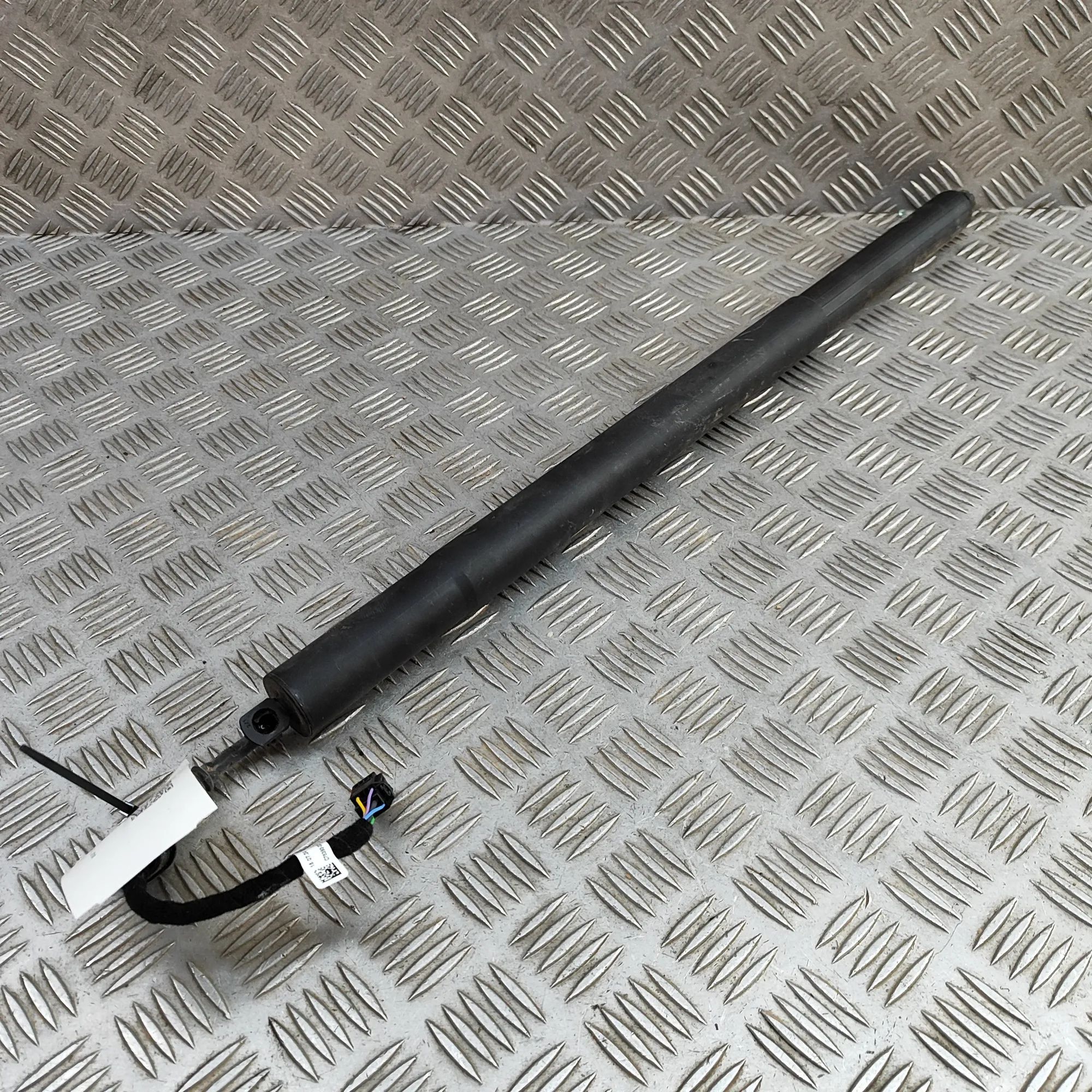 Audi Q8 Left Side Tailgate Gas Strut 4M8827851K Left Side Tailgate Gas Strut AUDI Q8...