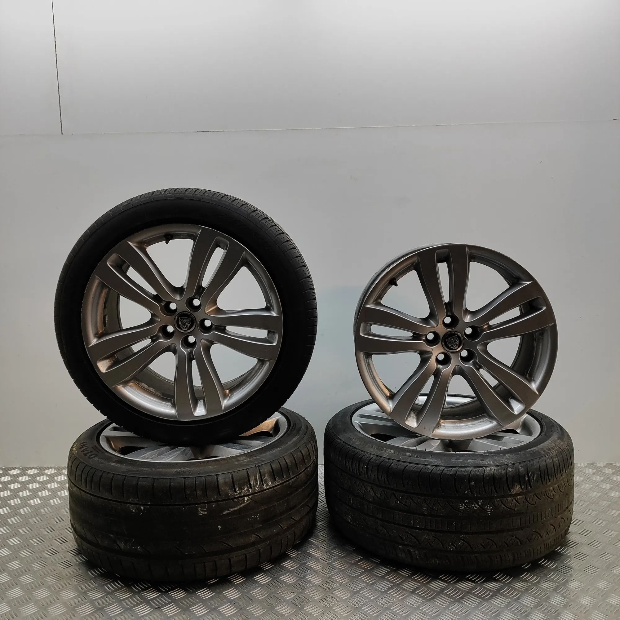 Jaguar XJ Alloy Wheel Set BW9M-1007-AA, BW9M-1007-JA, BW9M-1007-BA Alloy ...