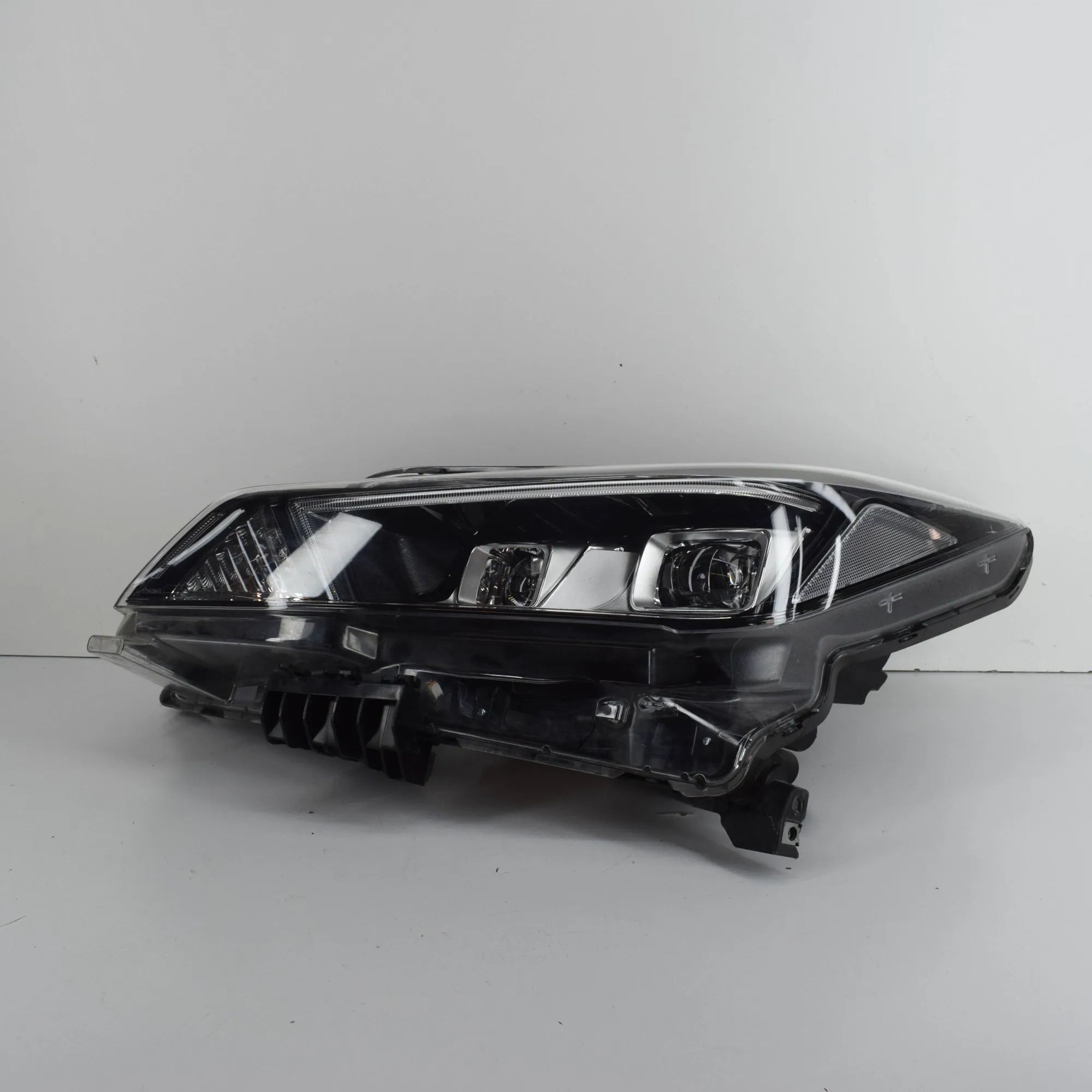 Nissan Leaf Front Left Headlight 26060-5SH5A Front Left Headlight NISSAN LEAF (Z...