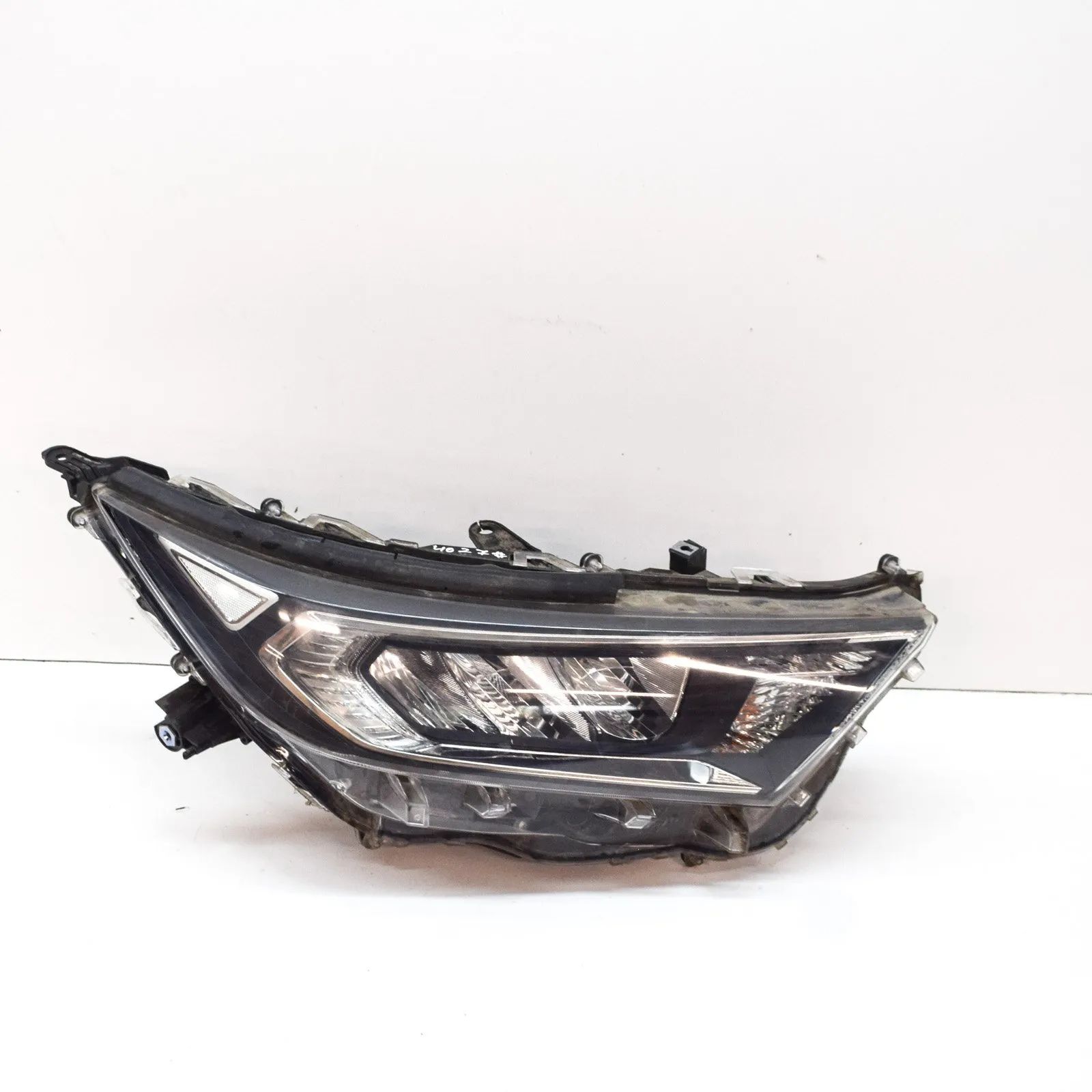 Toyota RAV4 (XA40) Front Right Headlight 143800-0331, 8110A-42830, 89908-42020 Front Rig...