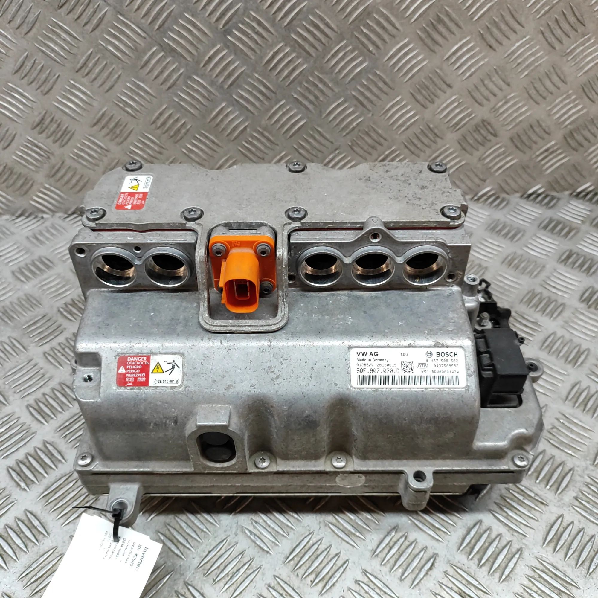 Volkswagen Golf 7 Voolukonverter 12v-230v 0437508582, 5QE907070D Inverter VW GOLF (VII 5G...
