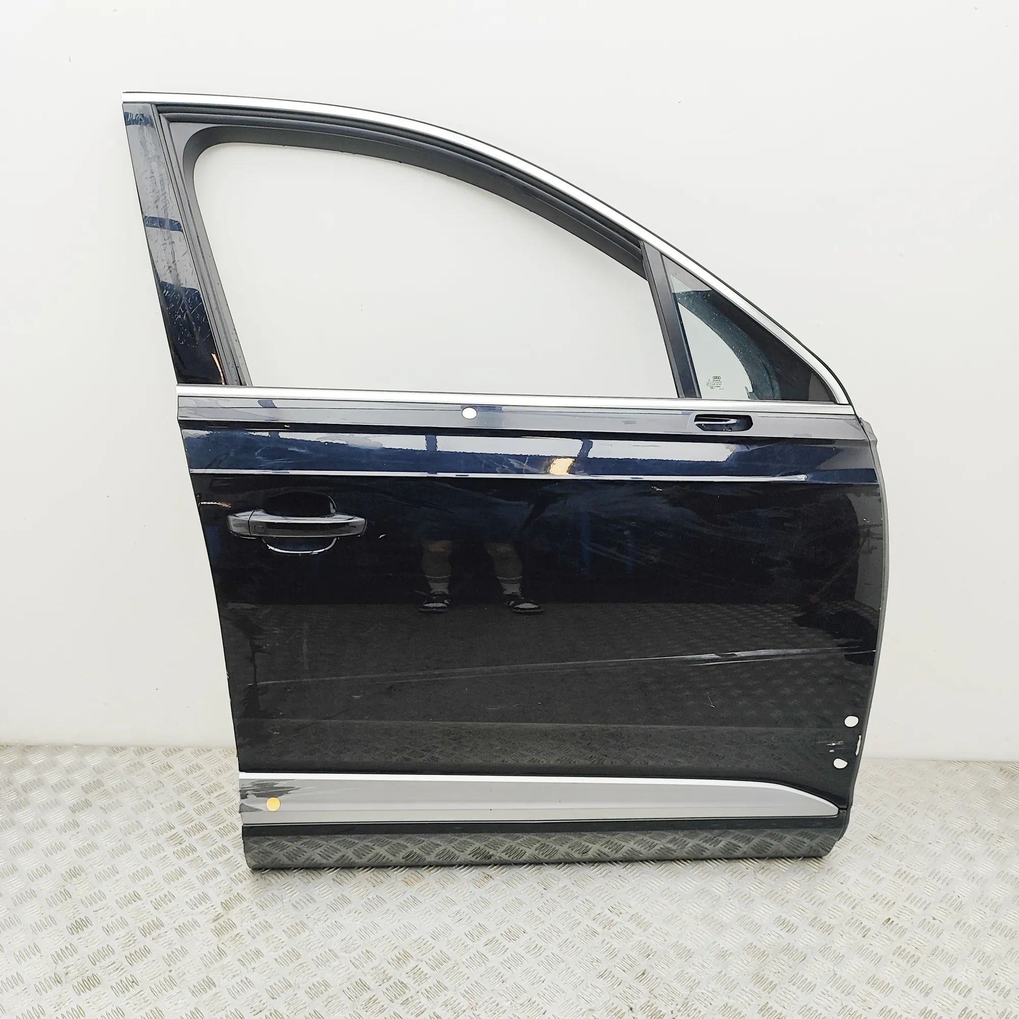 Audi Q7 (4L) Front Right Door 4M0831052F Front Right Door AUDI Q7 (4M) (2015-...