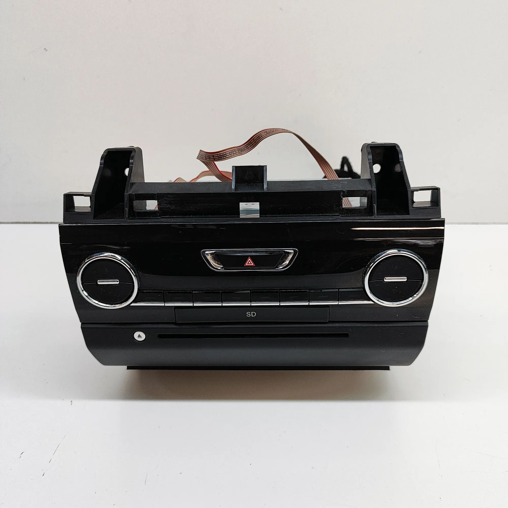 Maserati Ghibli Music Radio CD Player Head Unit 6700310590 Music Radio CD Player Head Unit MASE...