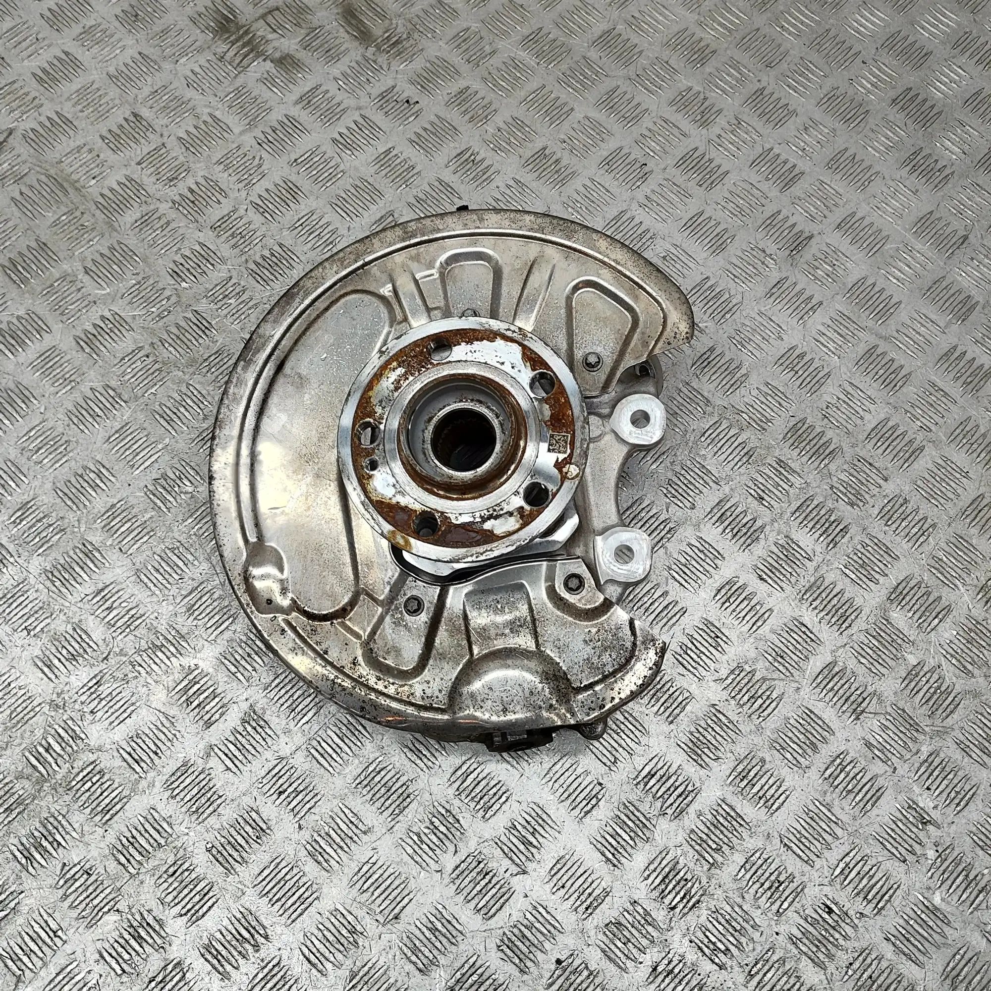 Mercedes-Benz GLE (W167) Rear Right Wheel Hub A1674233200, A1673571200 Rear Right Wheel Hub M...