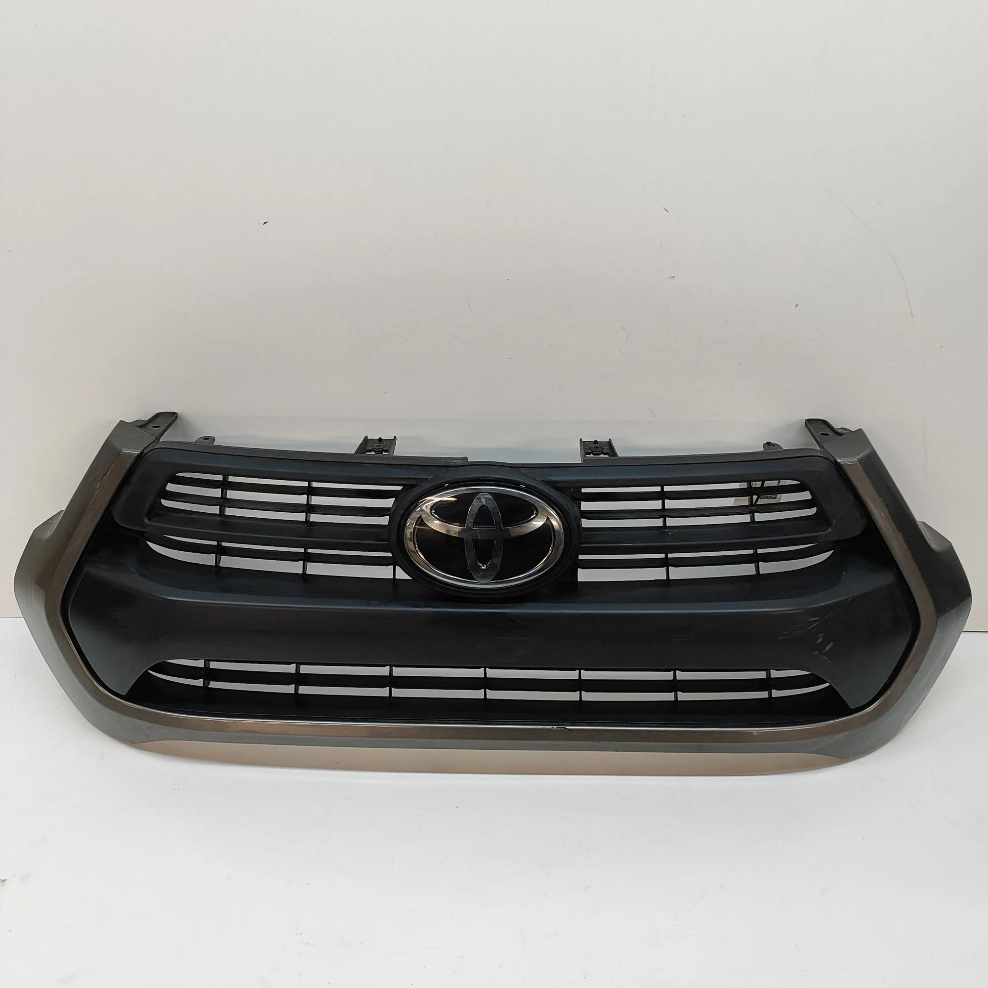Toyota Hilux Radiator Grille 53111-0KB80, 53100-0KT21 Radiator Grille TOYOTA...
