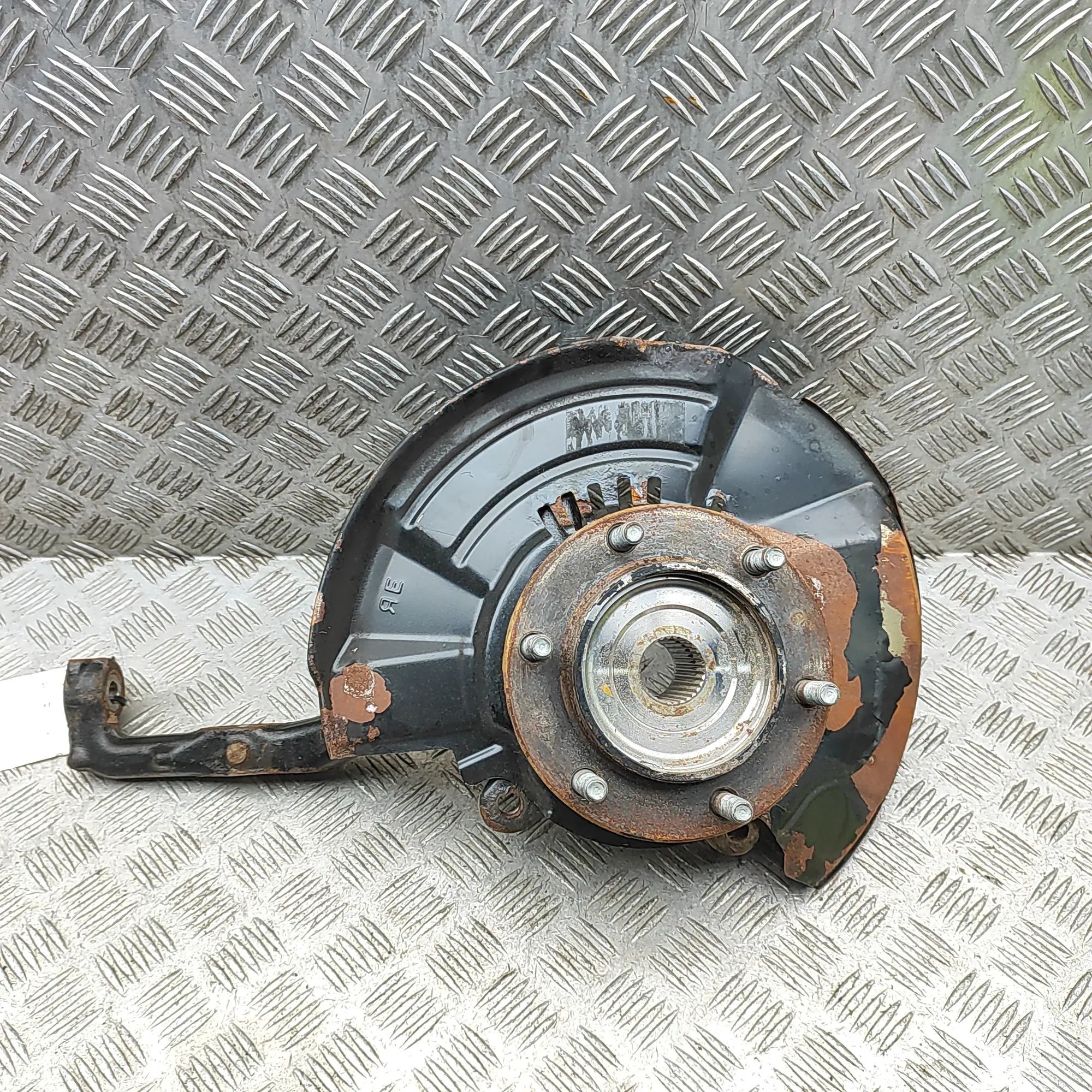 Toyota Hilux Front Right Wheel Hub 43211-KK010, 43502-KK010 Front Right Wheel Hub ...