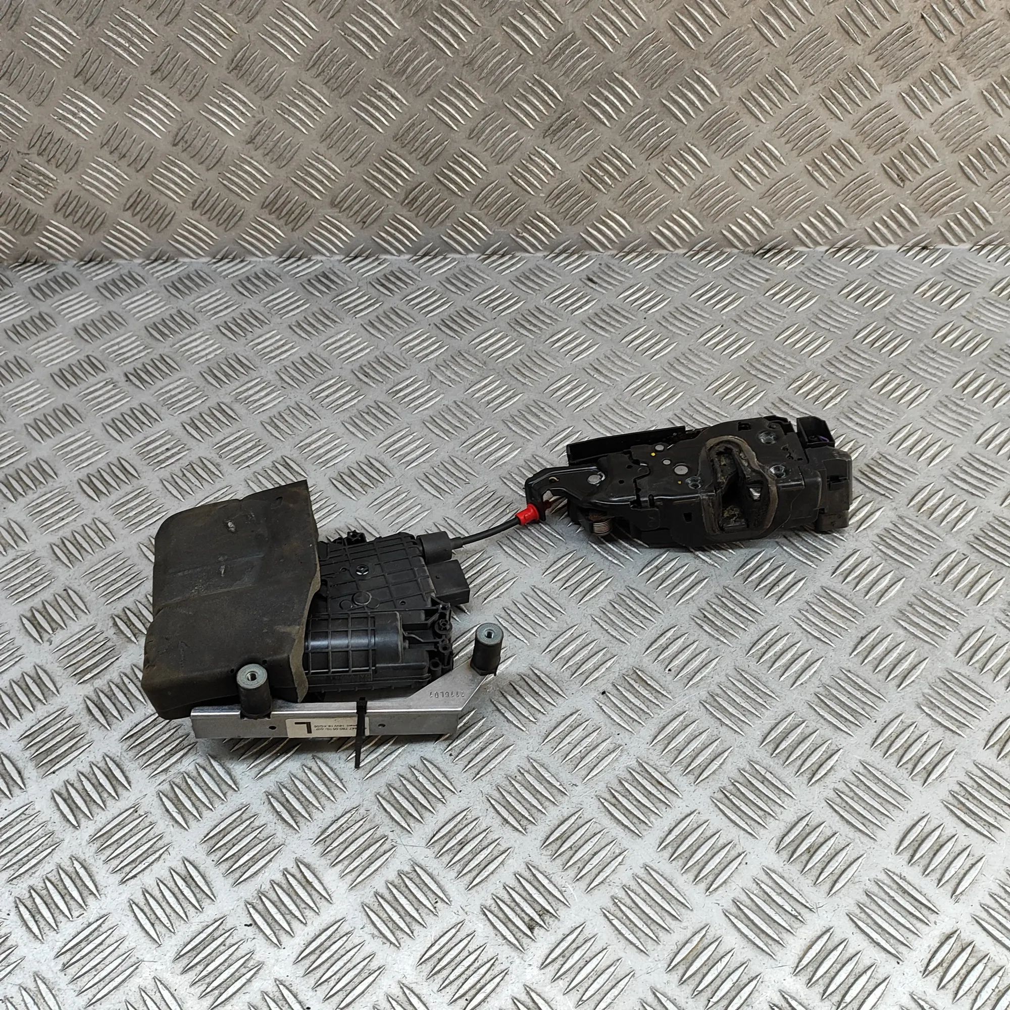 Mercedes-Benz V / Vito / EQV (W447) Left Side Sliding Door Lock A4477300935 Left Side Sliding Door Lock MERCEDE...