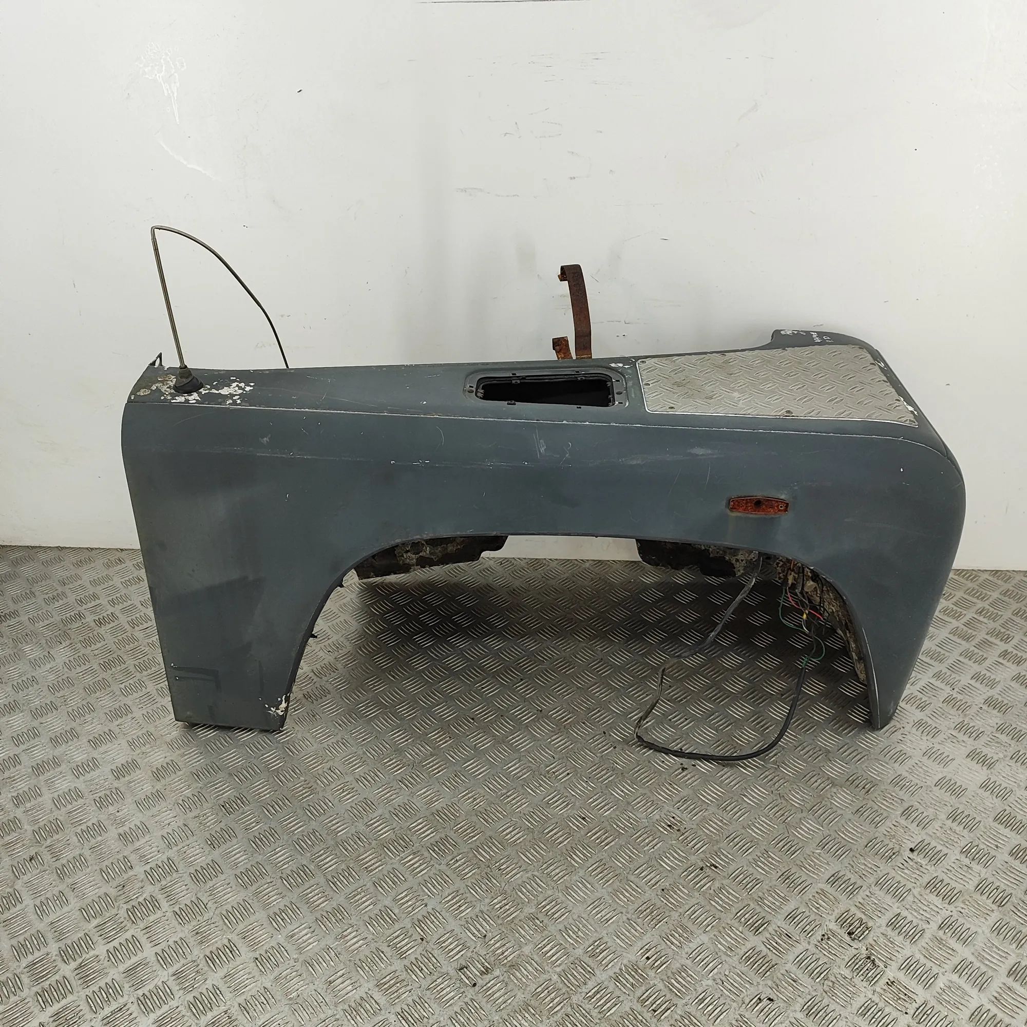 Land Rover Defender Front Right Fender XH1200124S, XH12-00124-S, 1H1Z7-81600-6PA, 1H1Z...