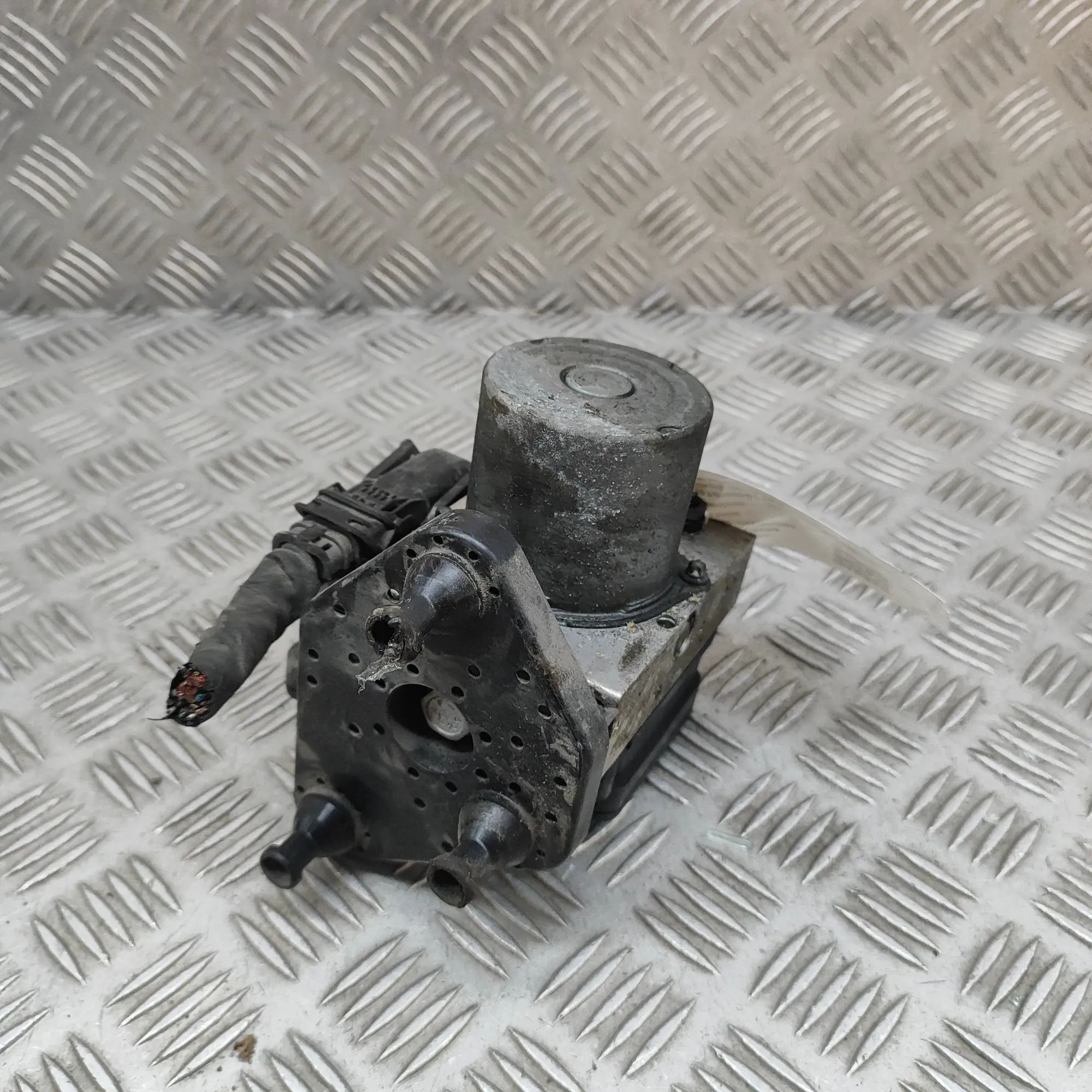 Mercedes-Benz Sprinter (W907 / W910)  ABS hydraulic pump A9079003304 ABS Pump MERCEDES-BENZ SPRINTER (90...