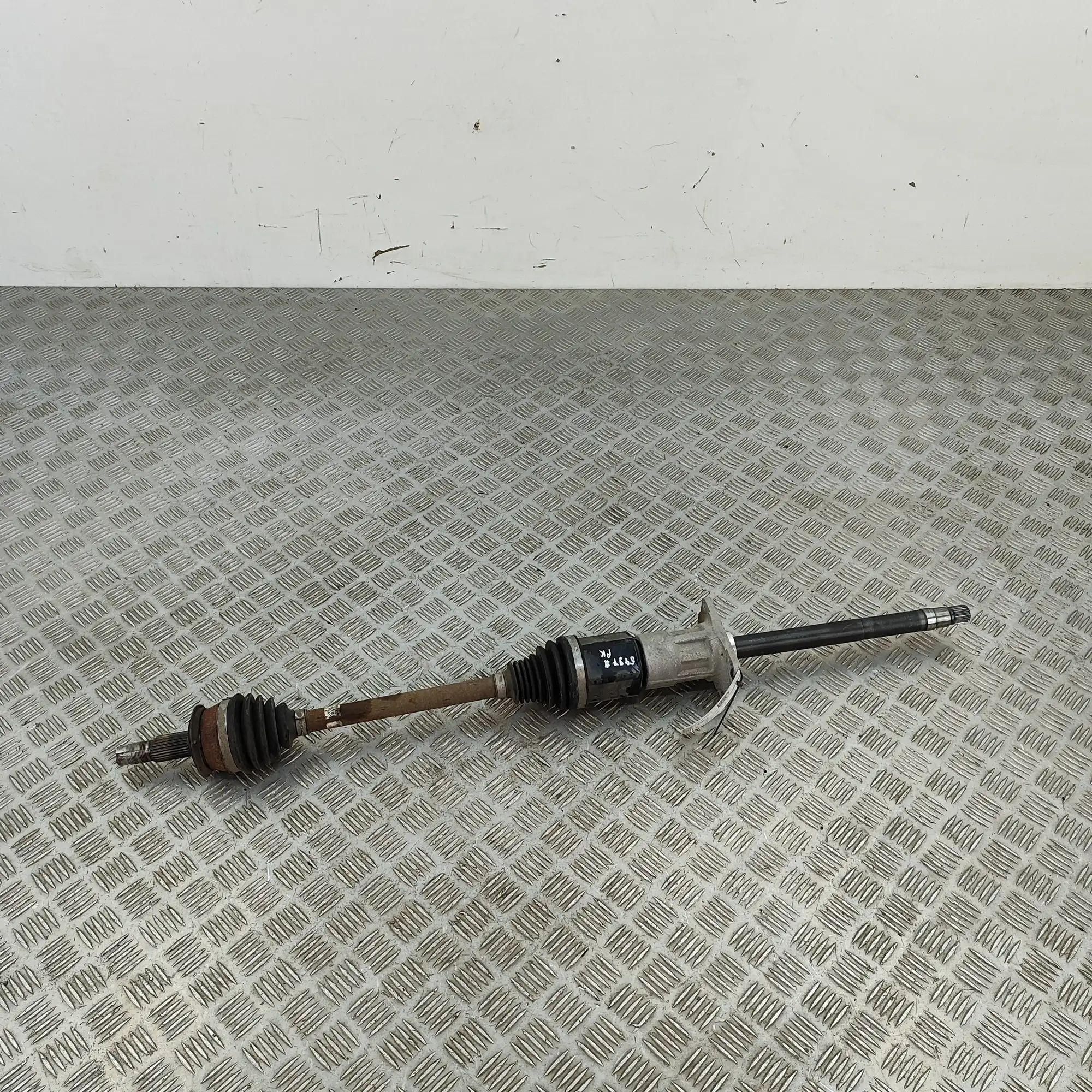 Alfa-Romeo Stelvio Front Left Driveshaft 50566877 Front Left Driveshaft ALFA ROMEO STELV...
