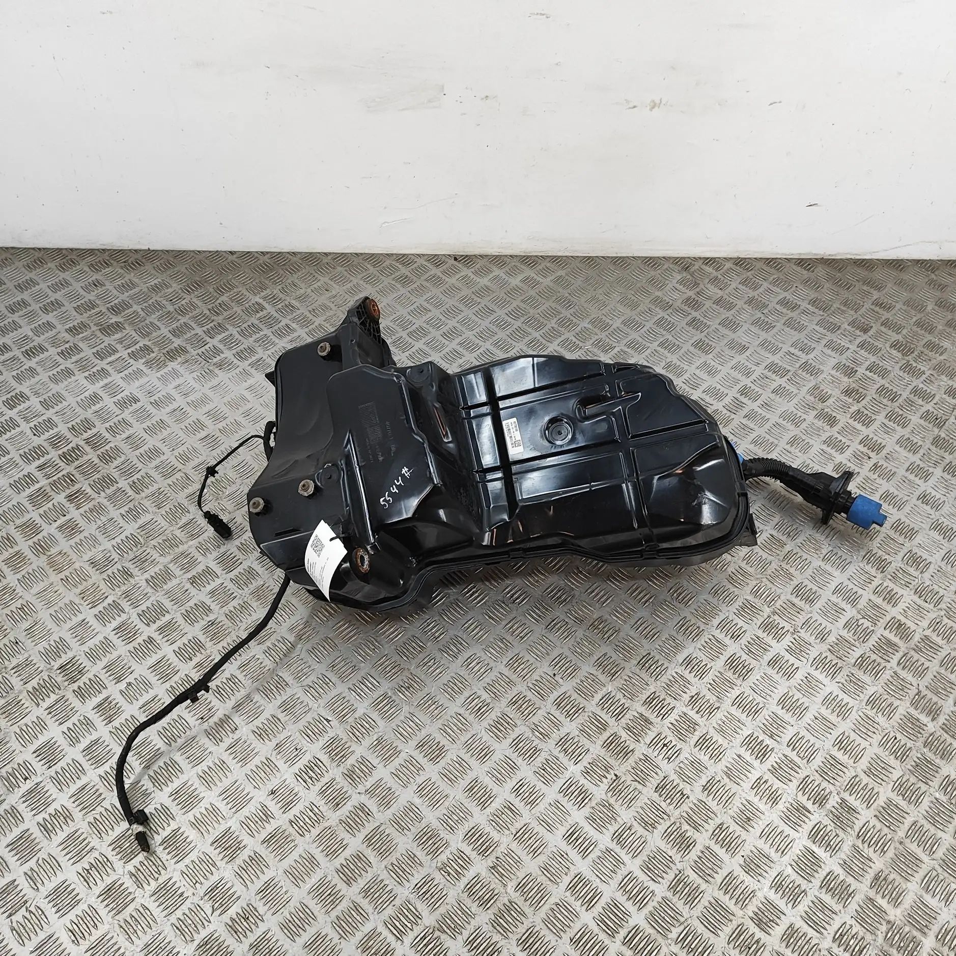 Audi Q7 (4M) Adblue tank 4077010BC, 4077003BC, 4077201AC, 4M0131878BE Ad...