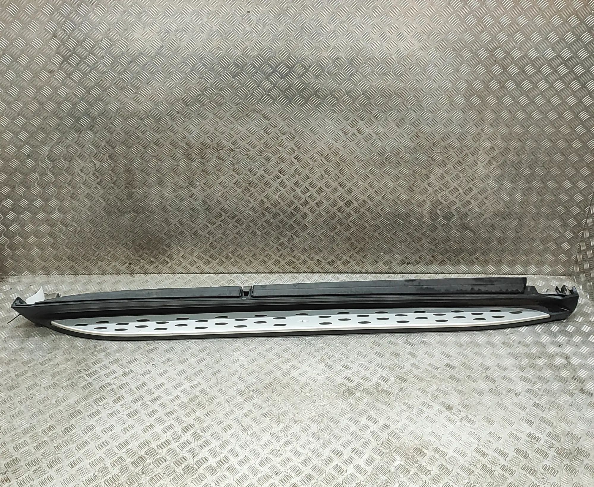 Mercedes-Benz GL / GLS (X166) Right Side Plastic Sideskirt Cover A1666900675, A1666900310 Right Side Plastic Sid...