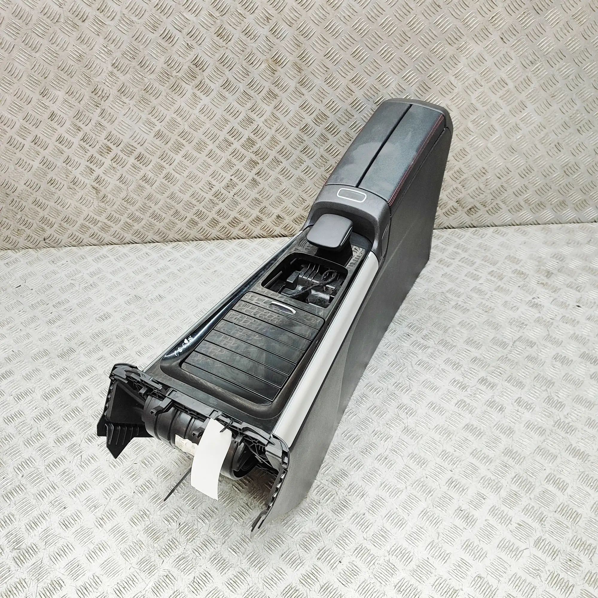 Mercedes-Benz GLA / EQA (H247) center console A2476801801, A2476831800 Center Console MERCEDE...
