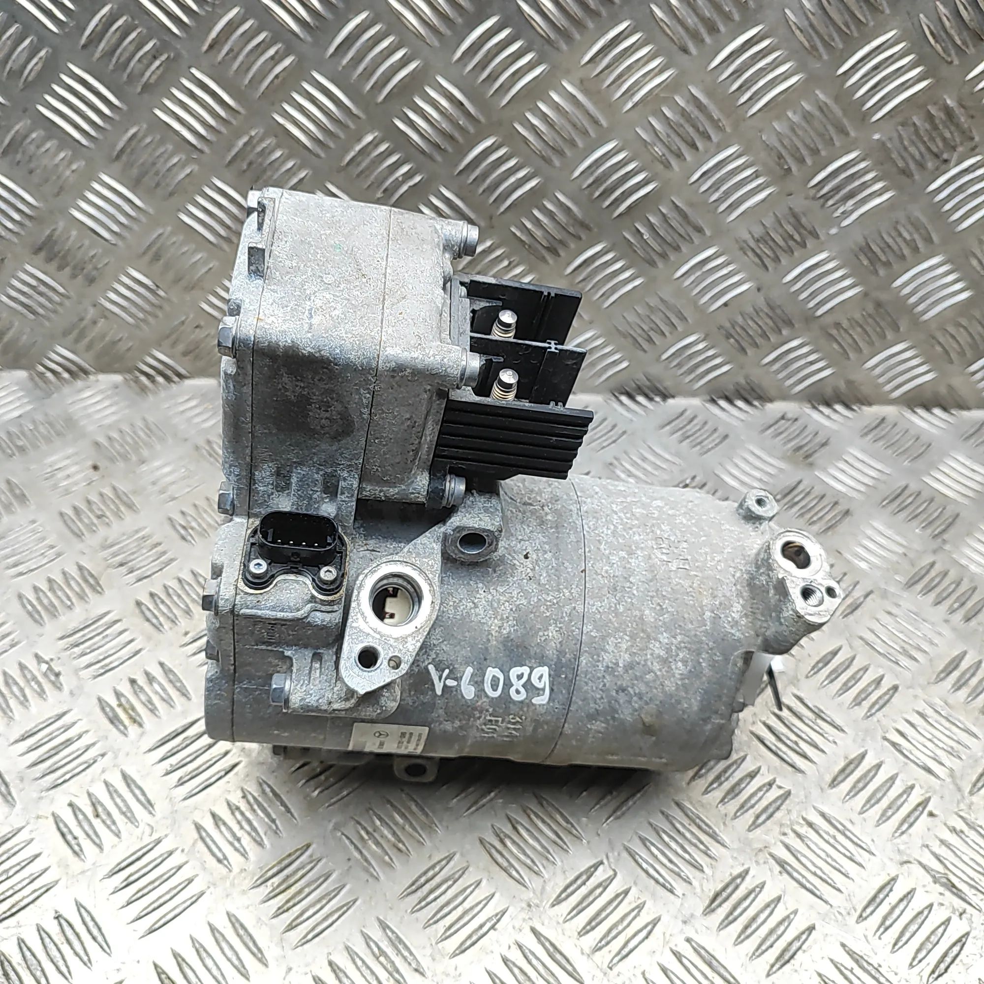 Mercedes-Benz GLE (W167) Air Condition A/C Pump A0008302601 Air Condition A/C Pump MERCEDES-BEN...