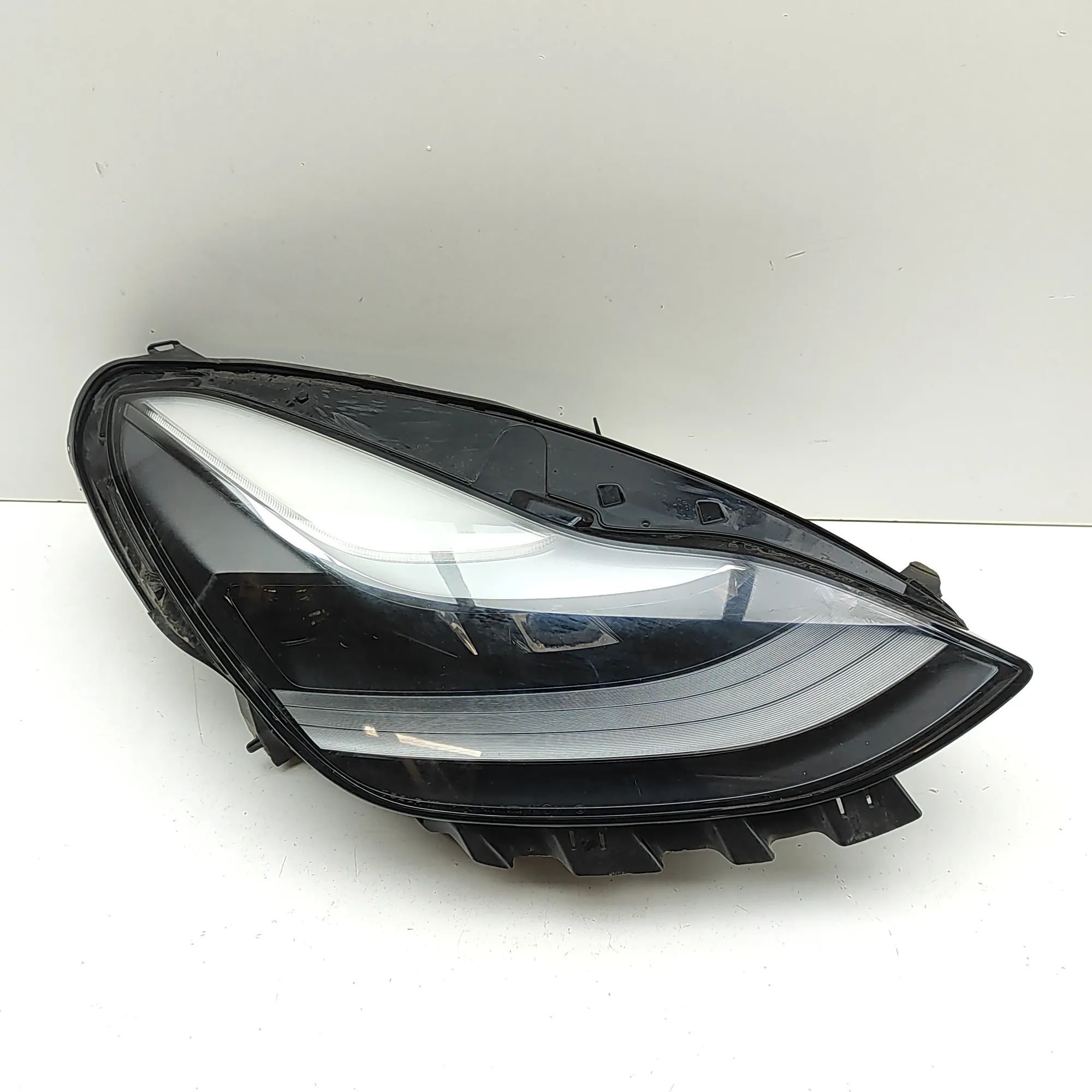 Tesla Model 3 Front Right Headlight 1514953-00-C Front Right Headlight TESLA MODEL ...