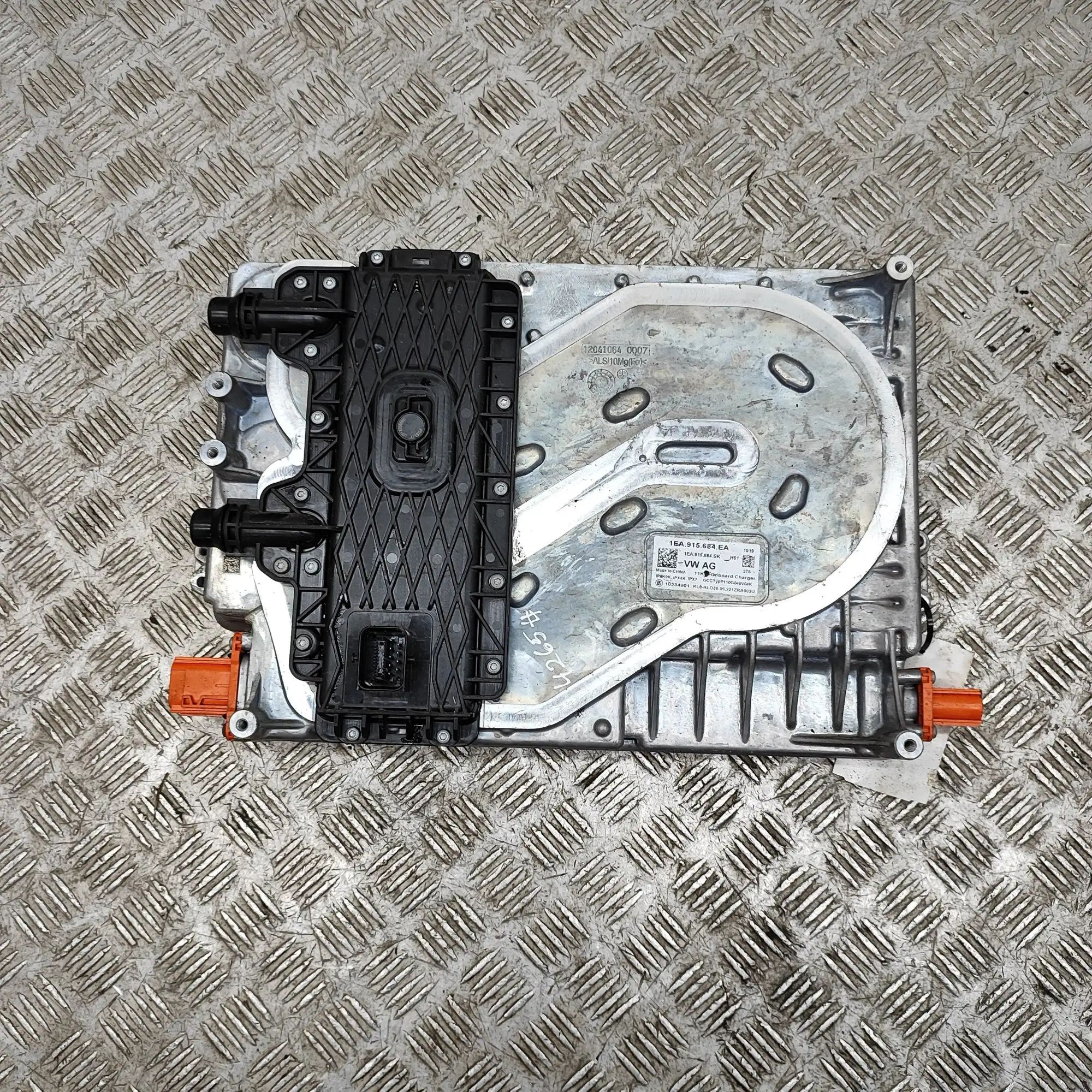 Volkswagen ID.5 Voolukonverter 12v-230v 1EA915684BK, 1EA915684EA Inverter VW ID.5 (E39)...