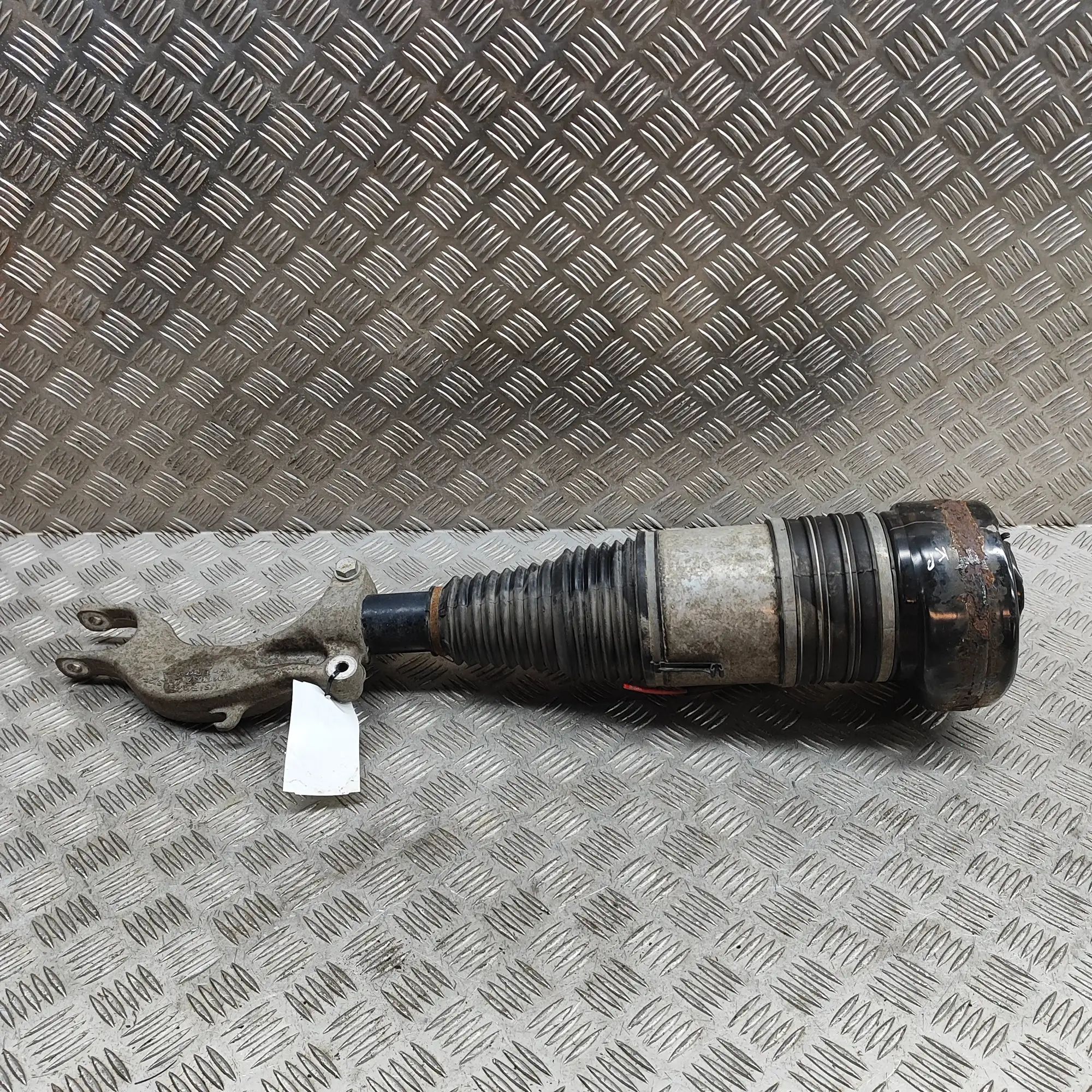 Audi e-tron Front Left Air Shock Absorber 4M0413037, 4KE616039E Front Left Air Shock Abso...